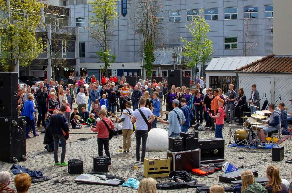 Randers Musikskole optræder på Slotspladsen