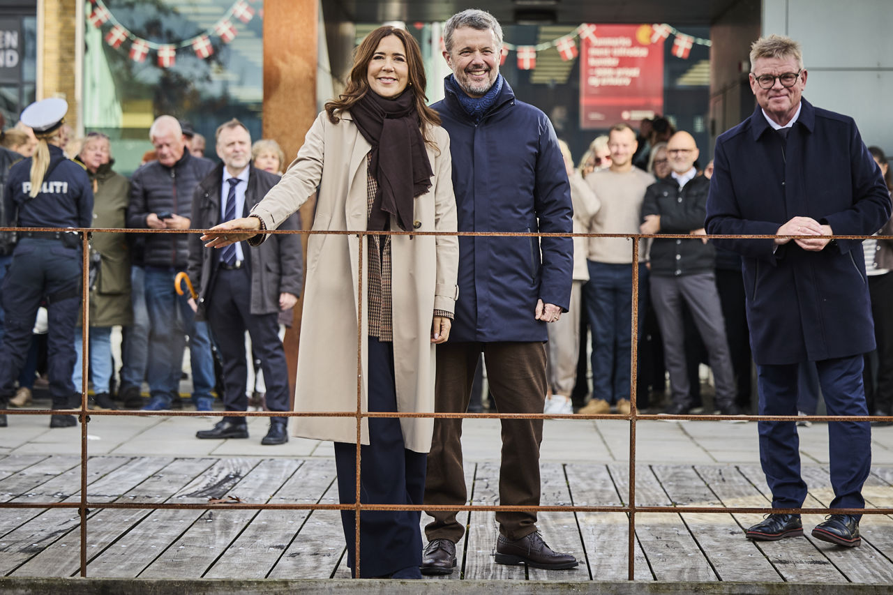 Kongeparret ved regnvandsbassinet på Østervold