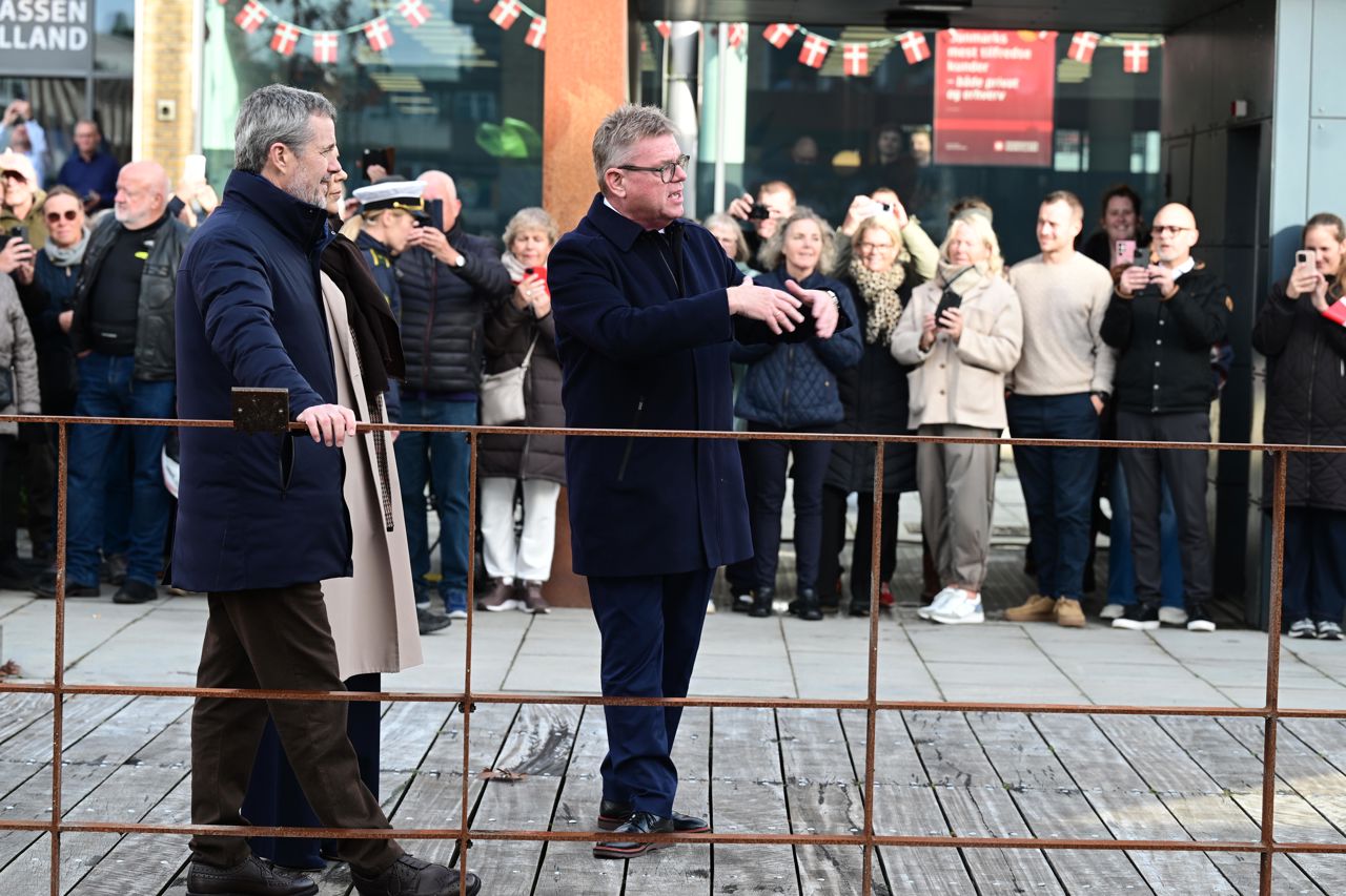 Kongeparret ved regnvandsbassinet på Østervold