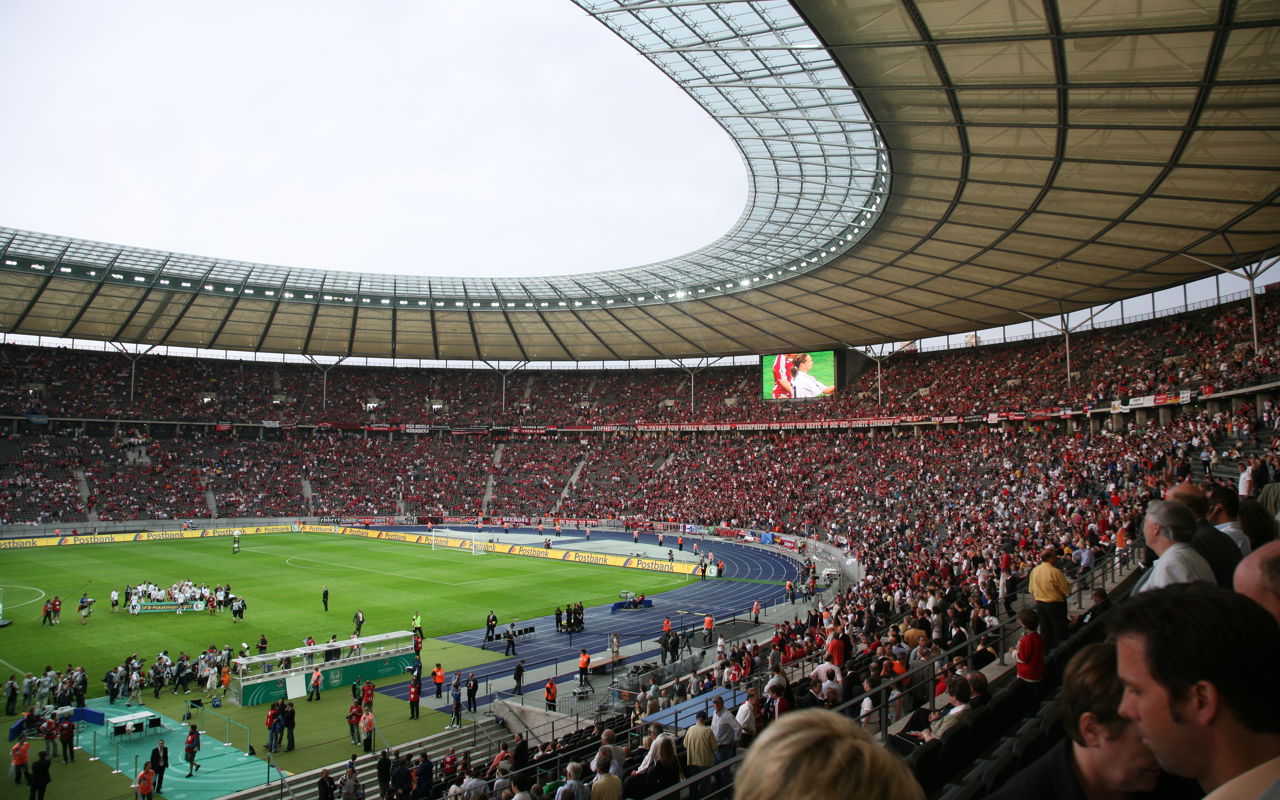 Fodboldstadion