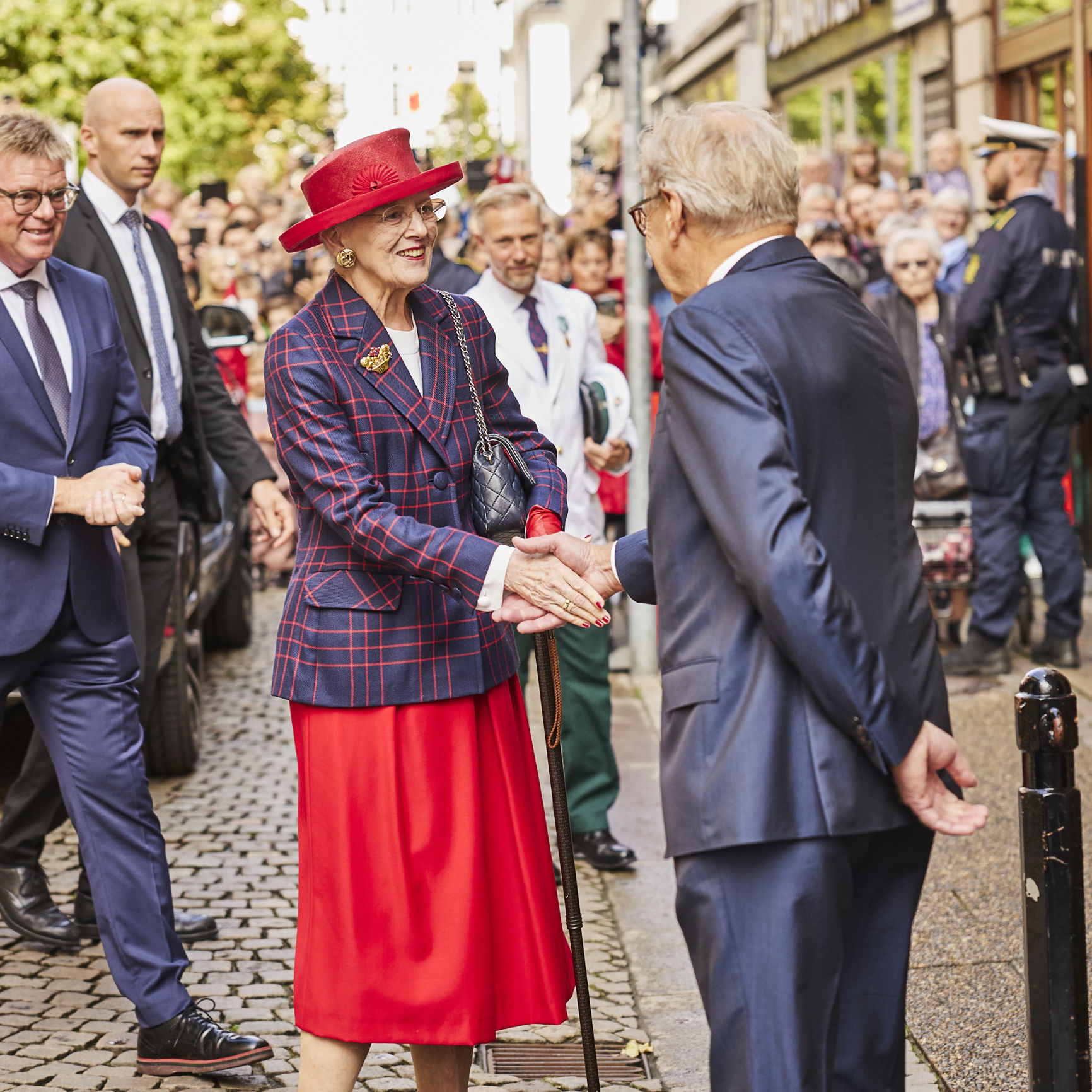 Dronningen på vej til Hotel Randers