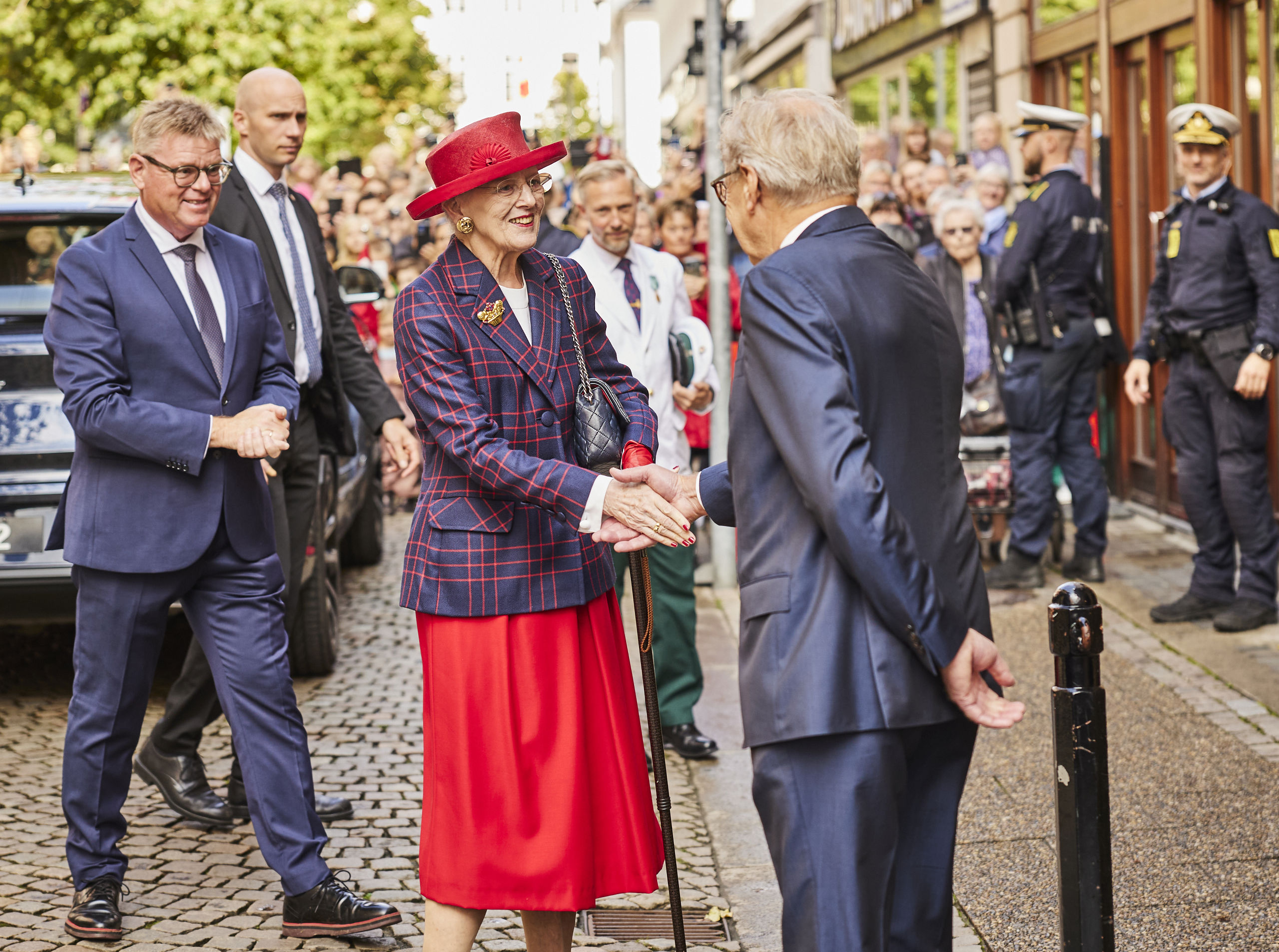 Dronningen på vej til Hotel Randers
