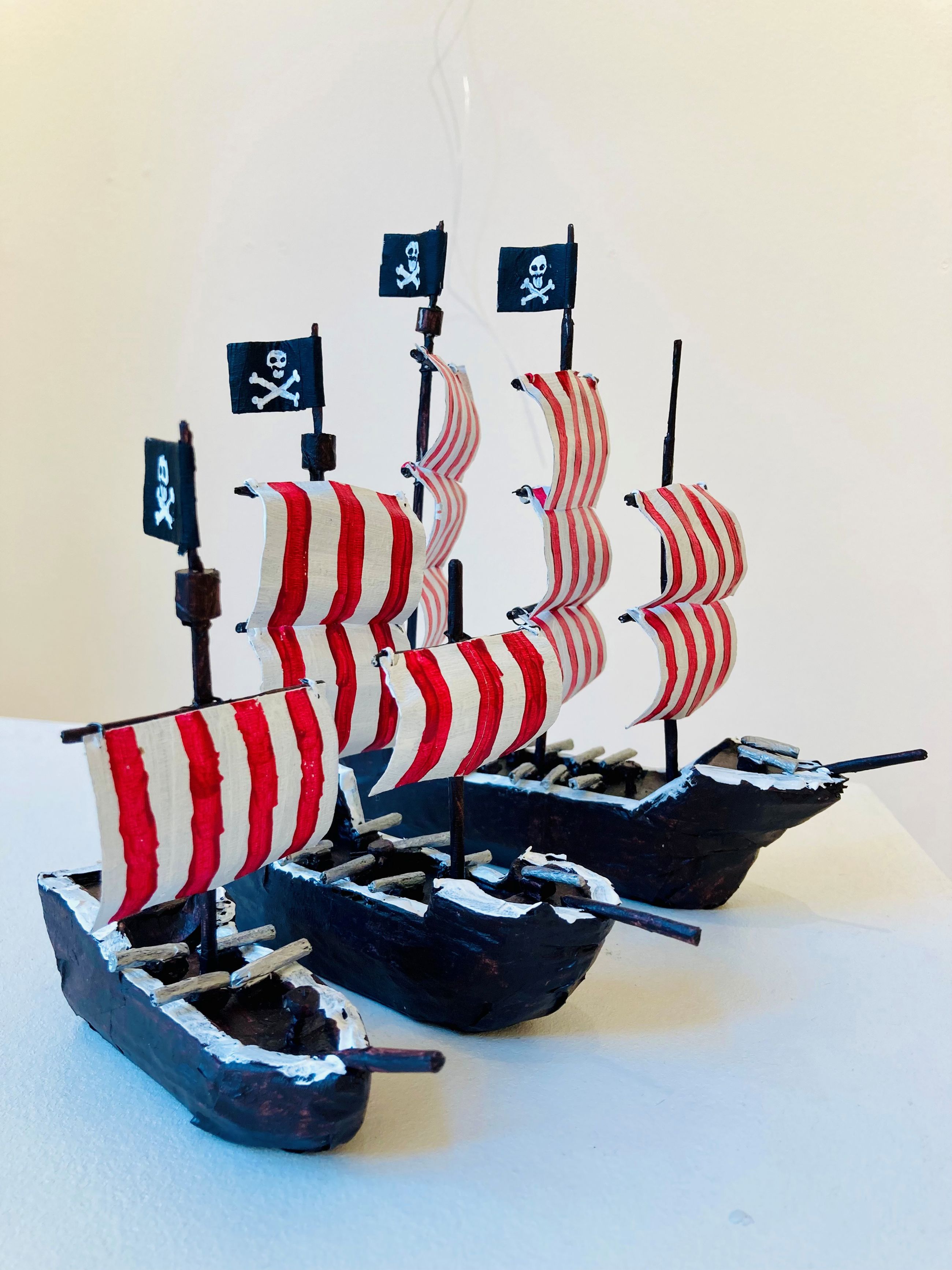 Værk fra udstillingen 'En verden i pap' på GAIA