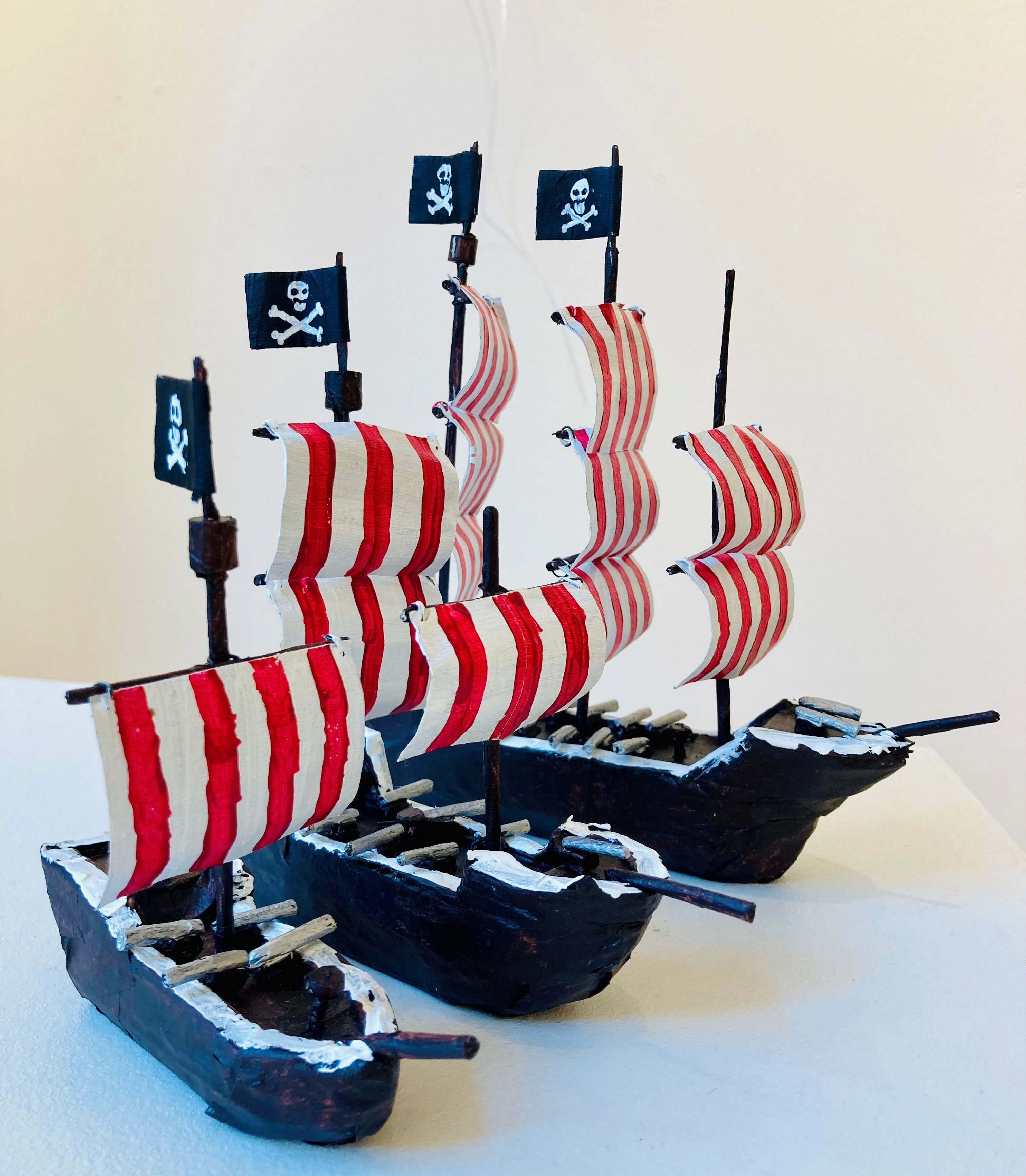 Værk fra udstillingen 'En verden i pap' på GAIA