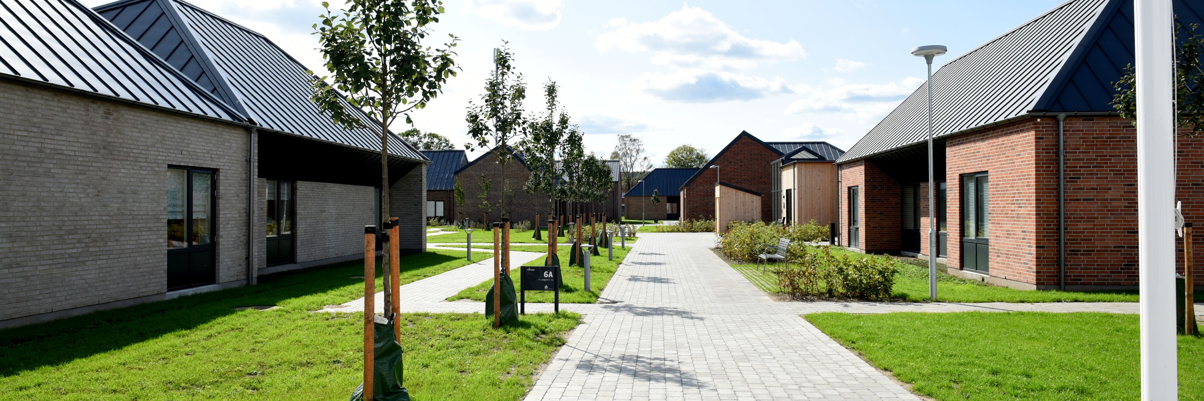 Gangsti mellem husene hos Huset Nyvang