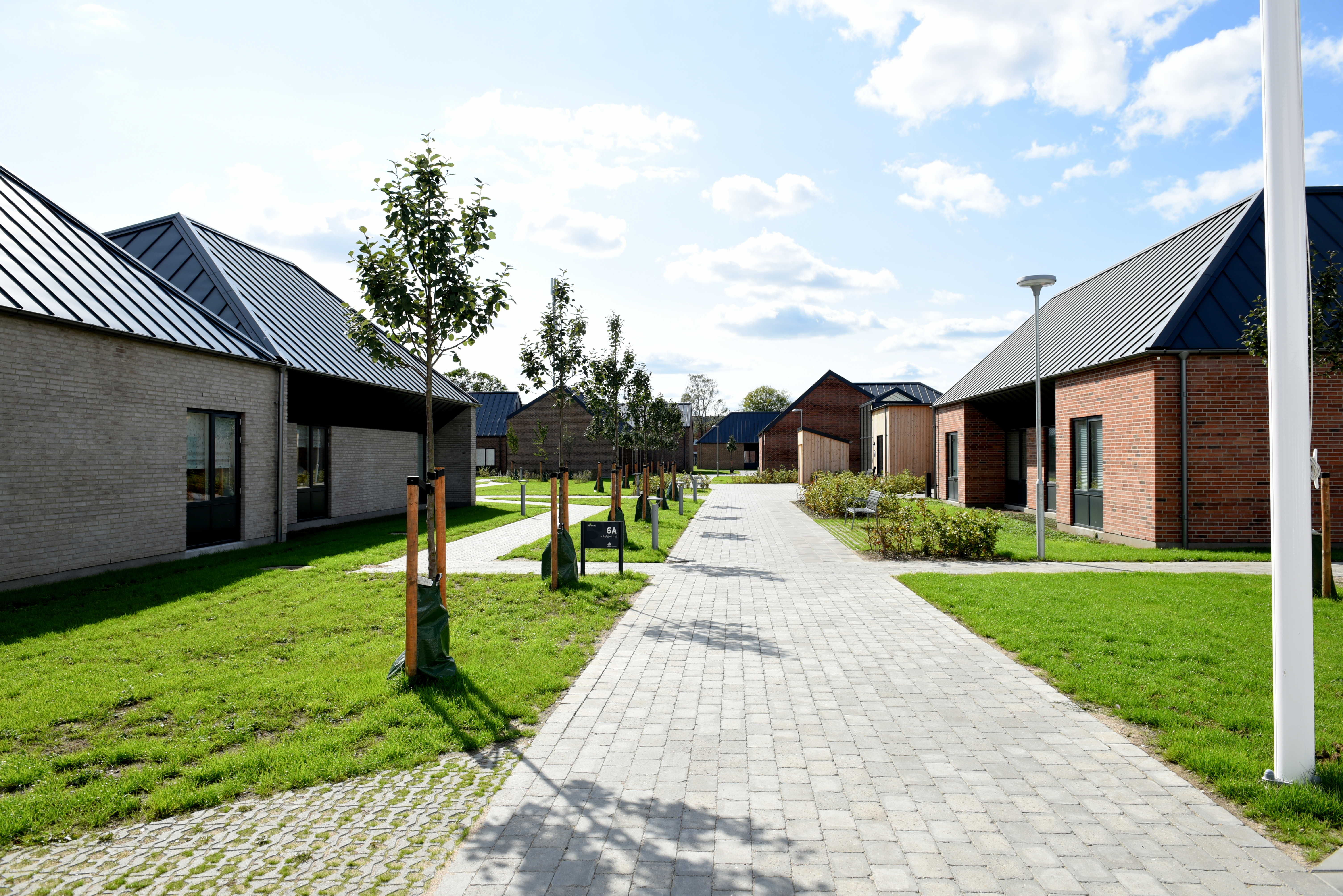 Gangsti mellem husene hos Huset Nyvang