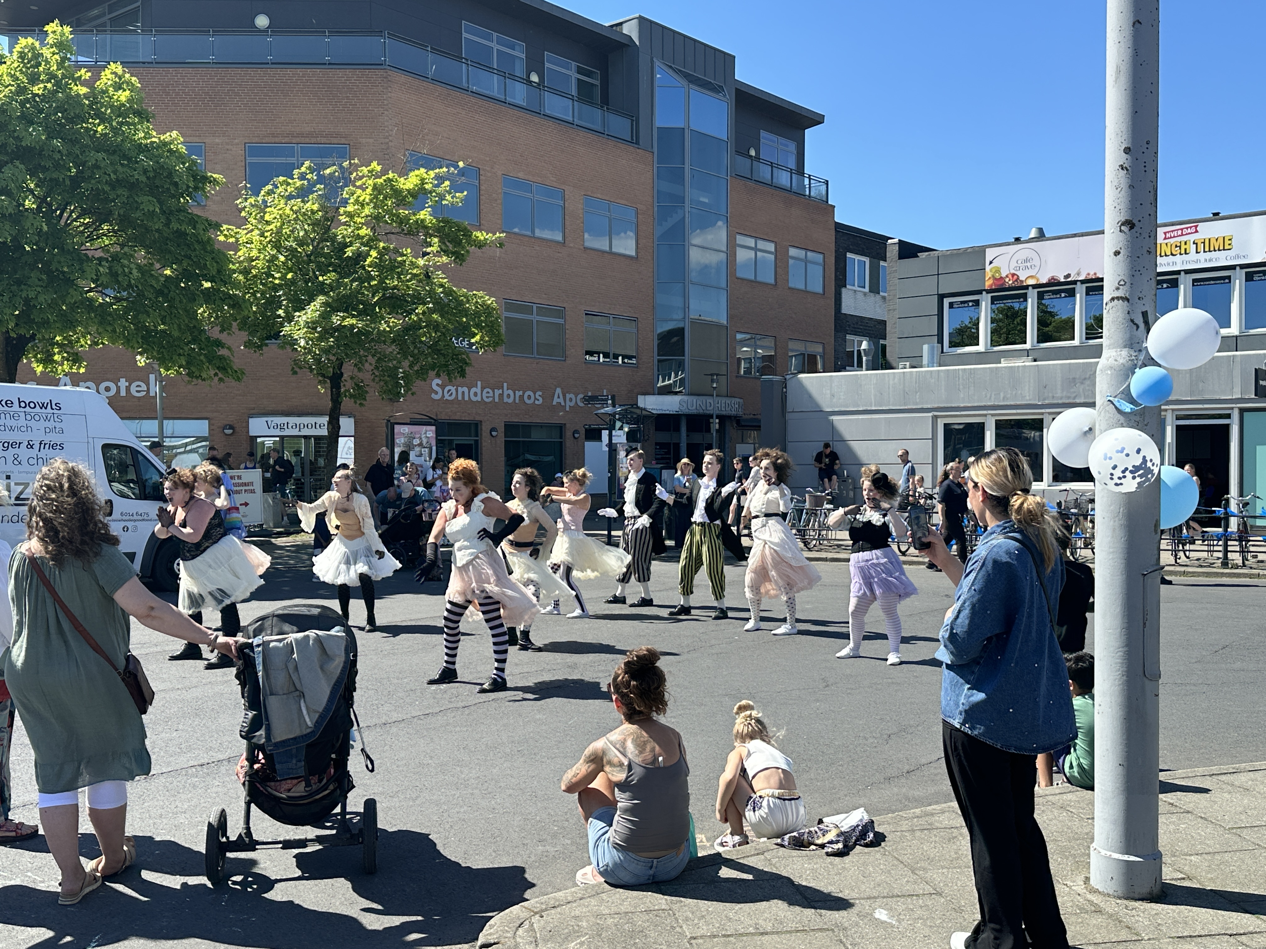 Dans på Den Vidunderblå Plads