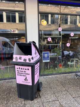 Container hvori du kan aflevere tasker, som du ikke længere selv får brugt