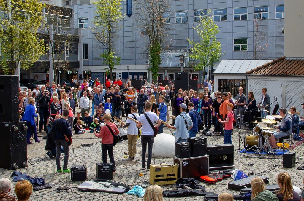 Randers Musikskole optræder på Slotspladsen