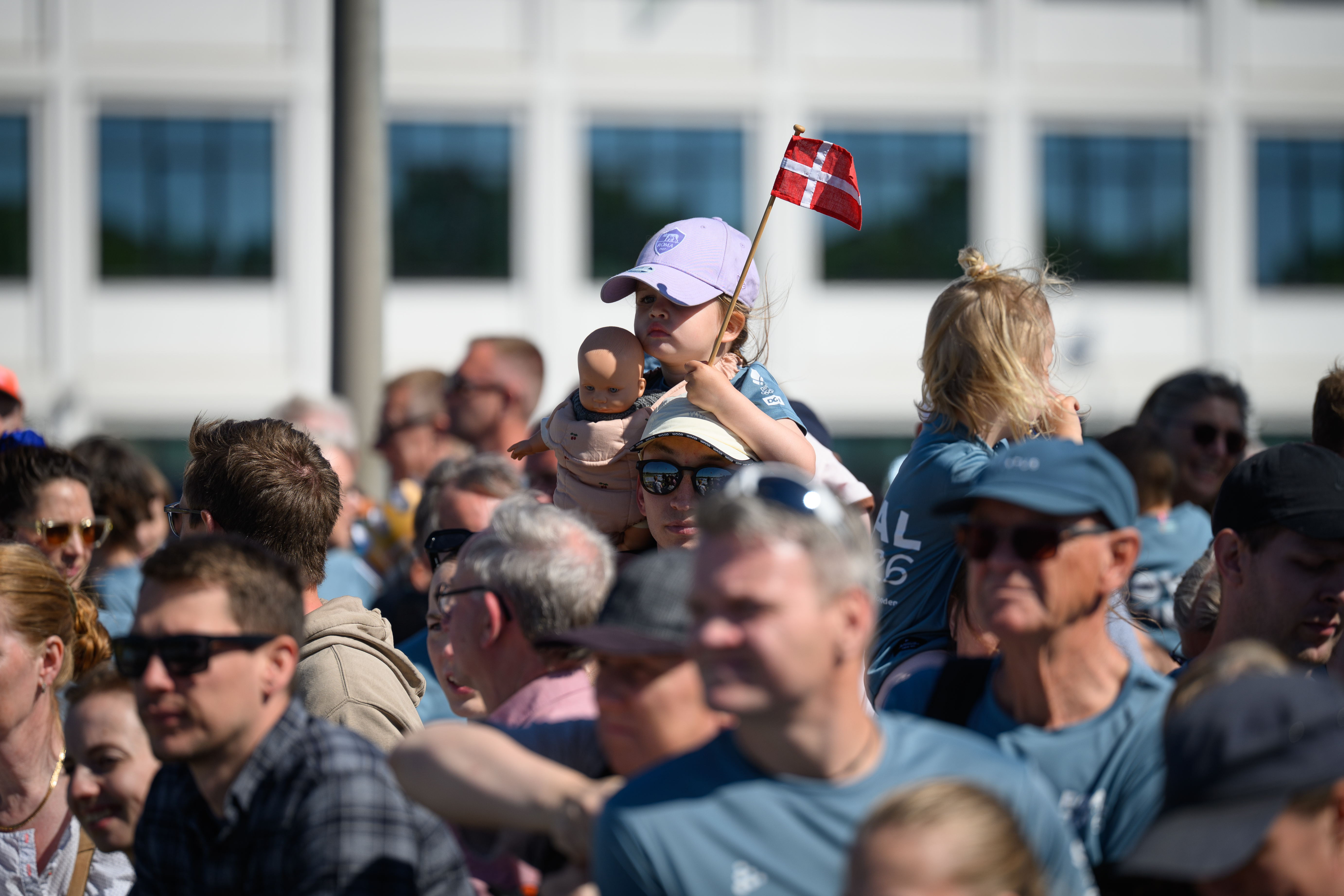 Randrusianere i alle aldre spejder efter kongen