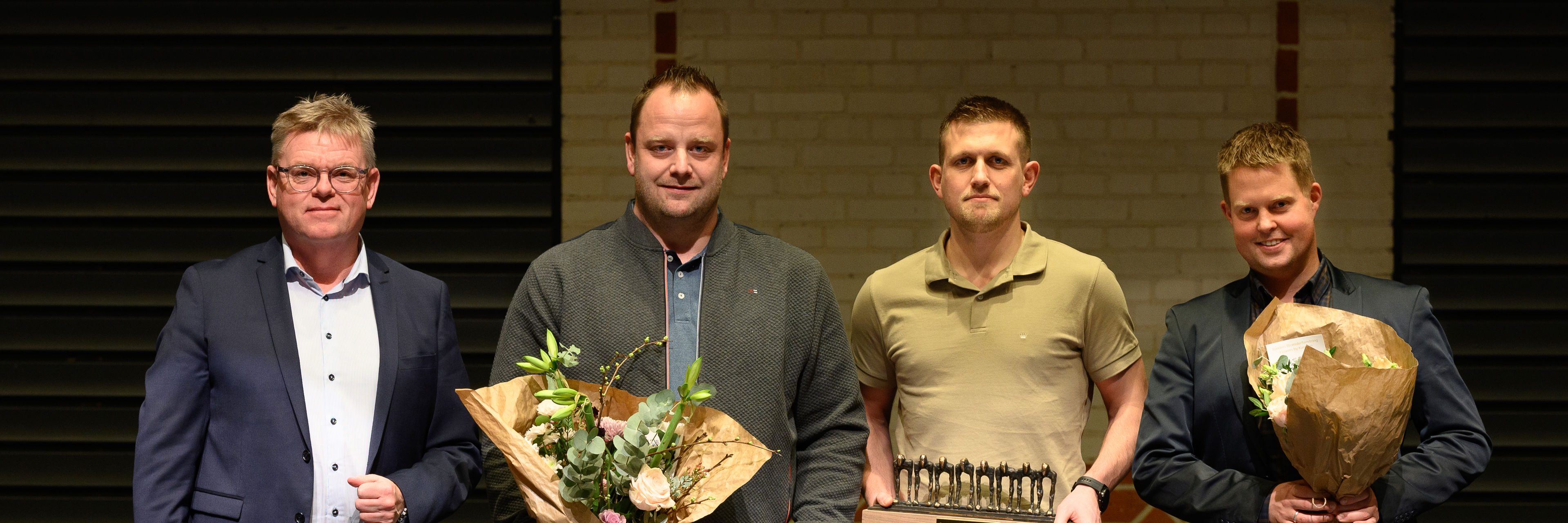 På billedet er fra venstre: Borgmester Torben Hansen, Anders Nylander Ebbesen, indehaver og adm. direktør for A.E. Maskiner samt de to medejere Rasmus Byriel Sørensen og Ake Nibgaard.