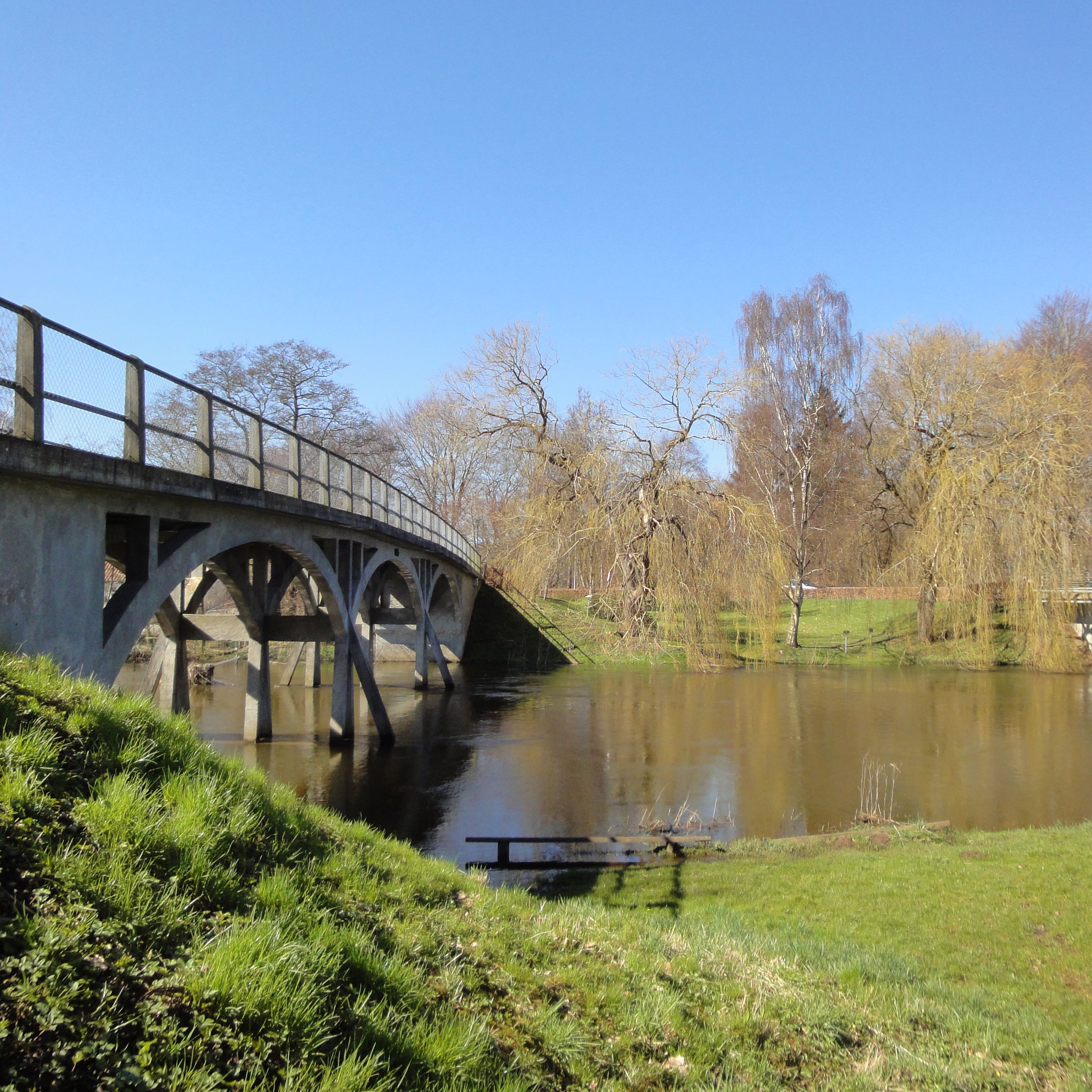 I pramdragernes spor - bro