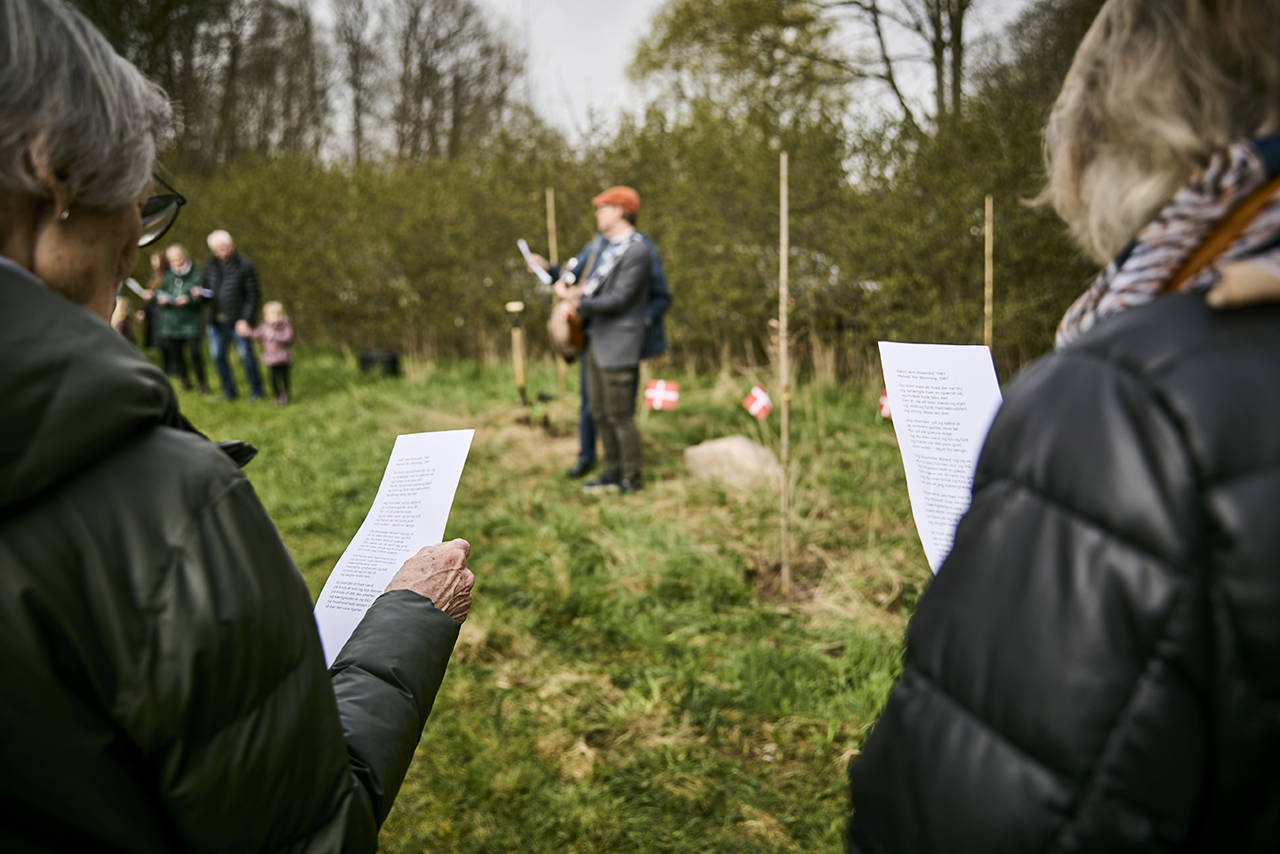 Fællessang i forbindelse med fejringen af borger nr. 100.000 i Mellerup