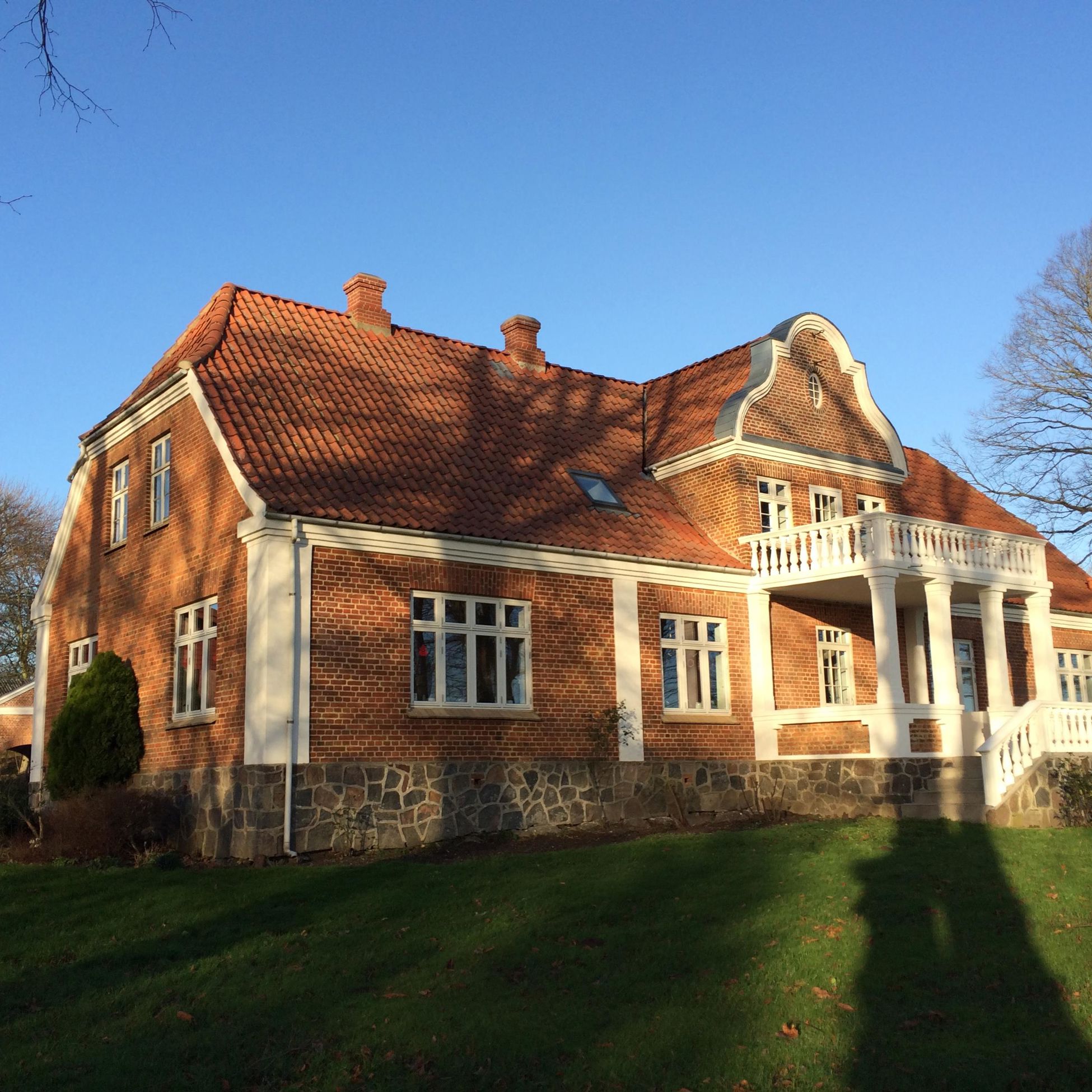 Udbynedervej 1 rødt murstenshus efter istandsættelsen