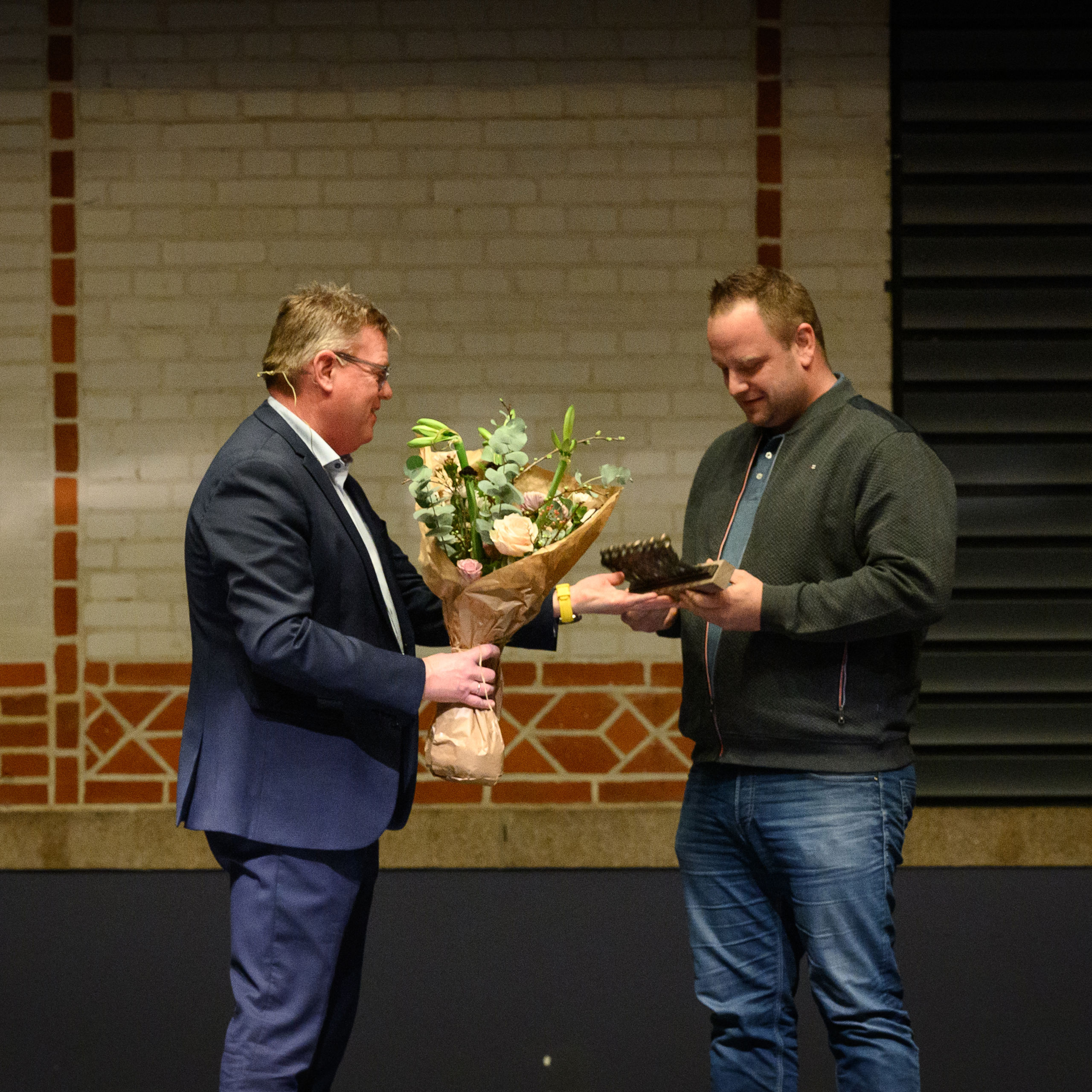 Anders Ebbesen får overrakt Randers Kommunes Erhvervspris af borgmester Torben Hansen