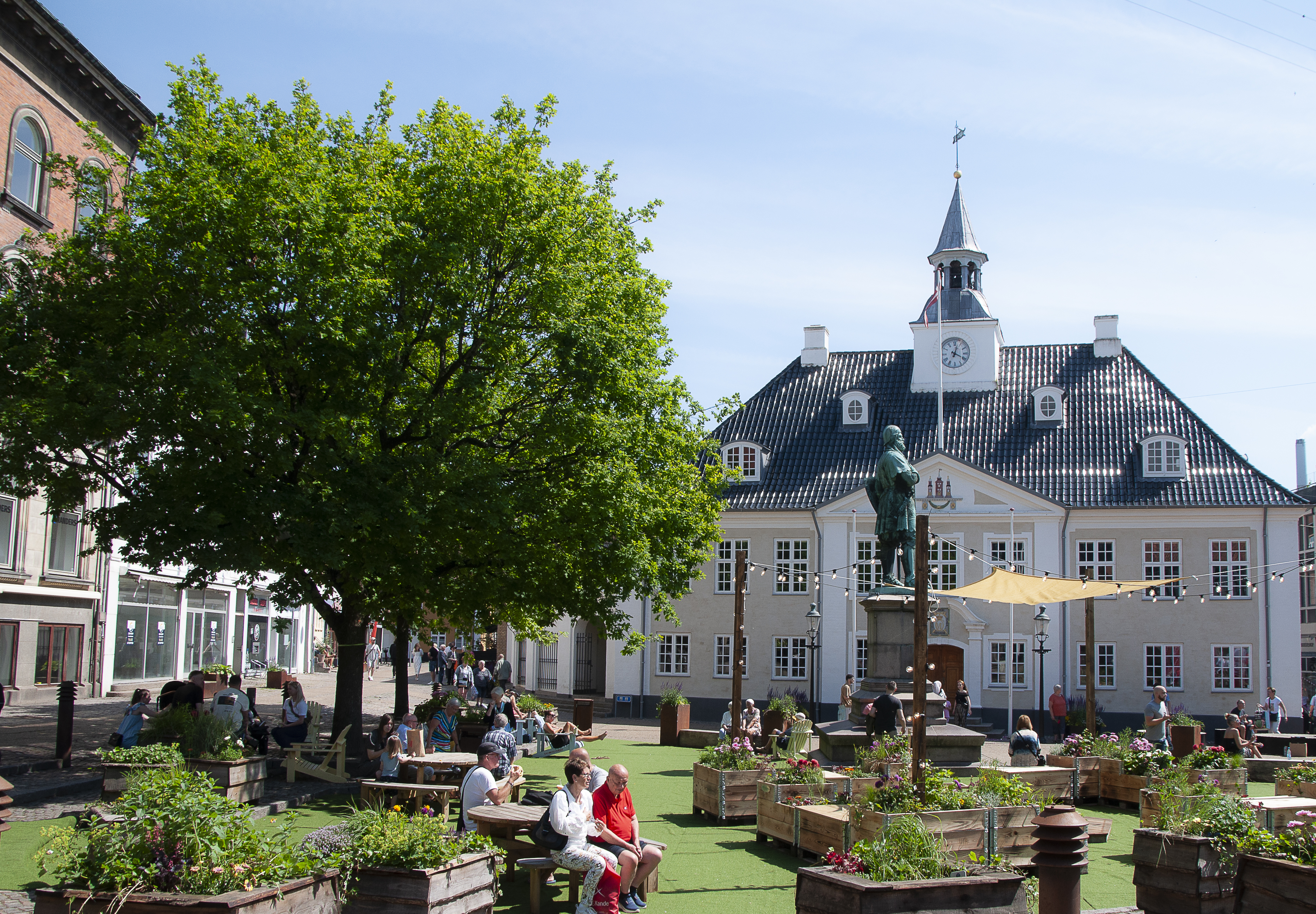 I yderligere en måned bliver det muligt at nyde den populære Rådhushave i centrum af Randers. Arkivfoto fra sommeren 2024.