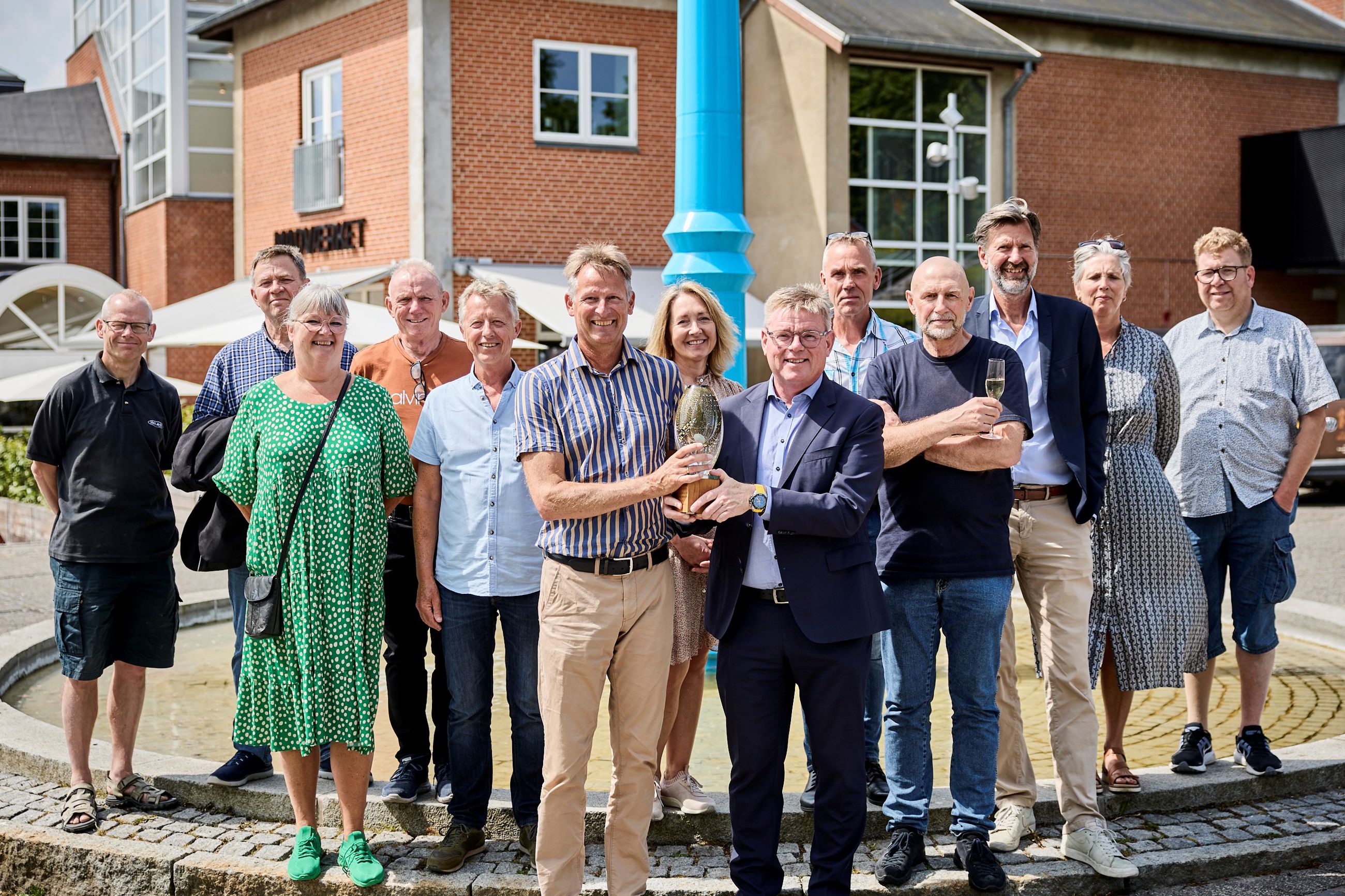 Stolte Randers-aktører ved overrækkelsen af "Danmark på Auktion"-pokalen