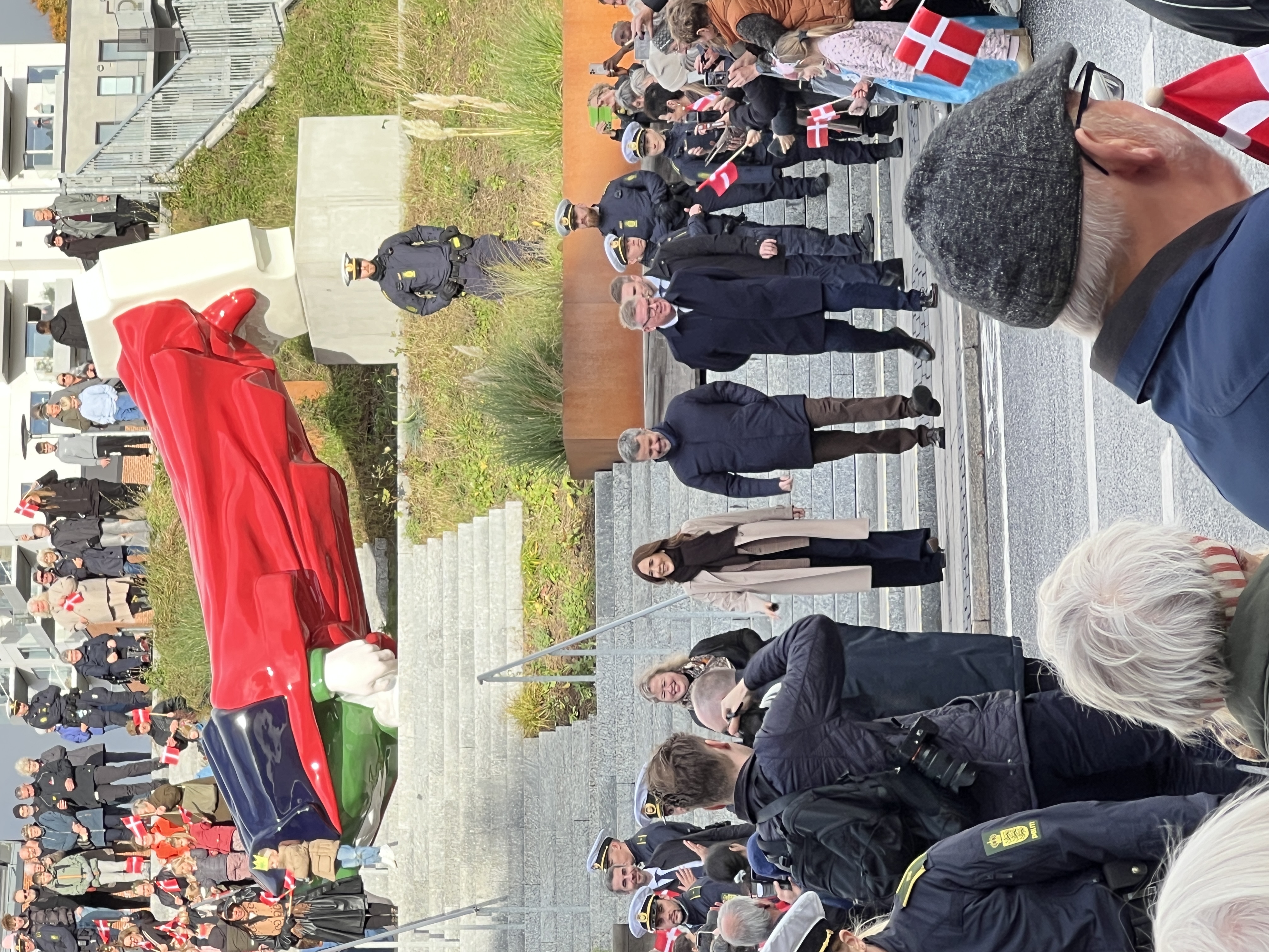 Kongeparret foran Thors Trappe og Bar Roma