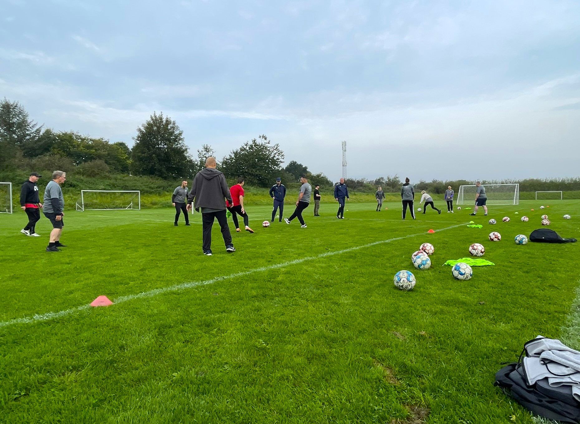 Unge, Daghøjskolen og Tradiums undervisere og sagsbehandlere fra jobcentret dyrker idræt