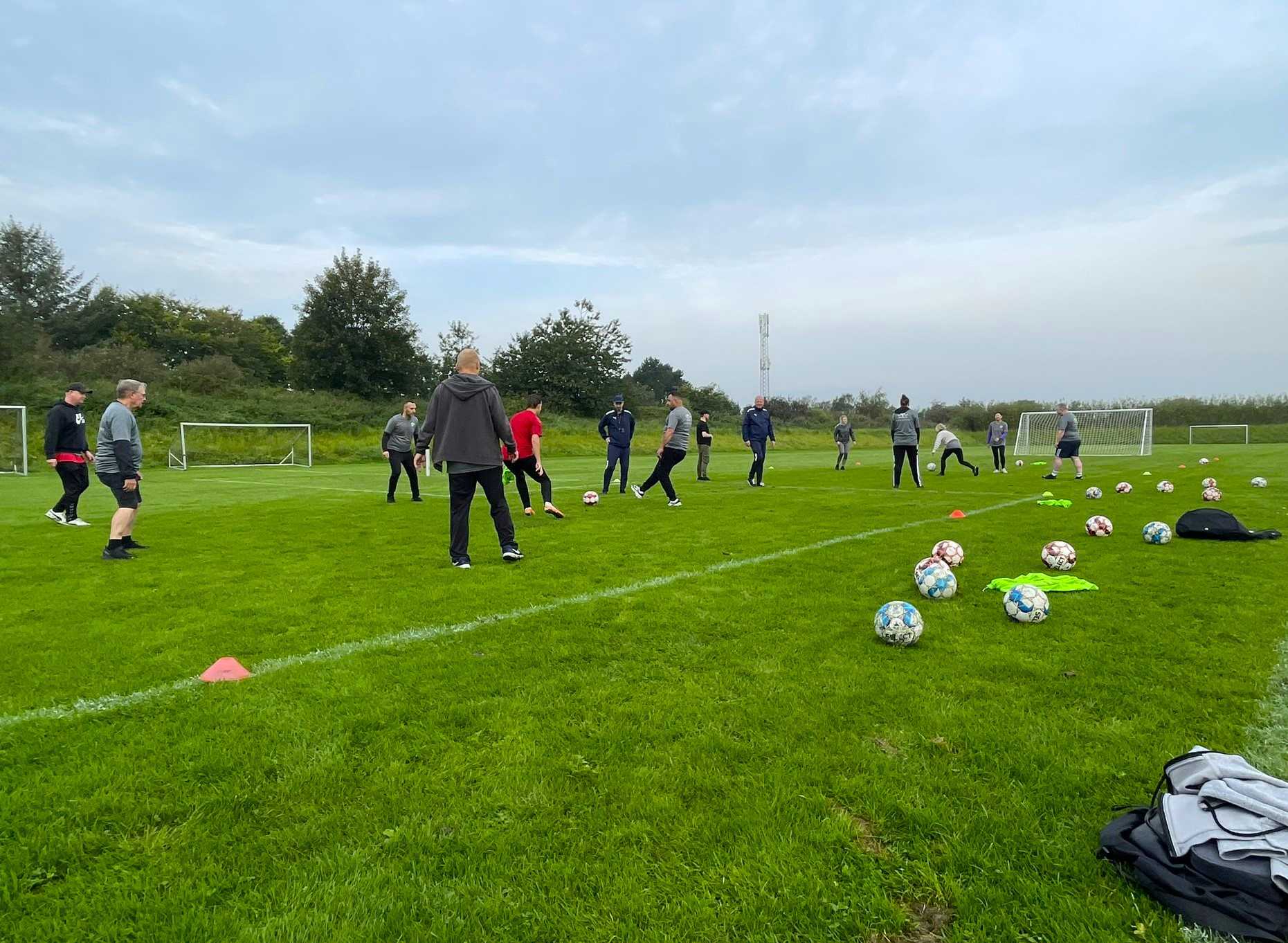 Unge, Daghøjskolen og Tradiums undervisere og sagsbehandlere fra jobcentret dyrker idræt