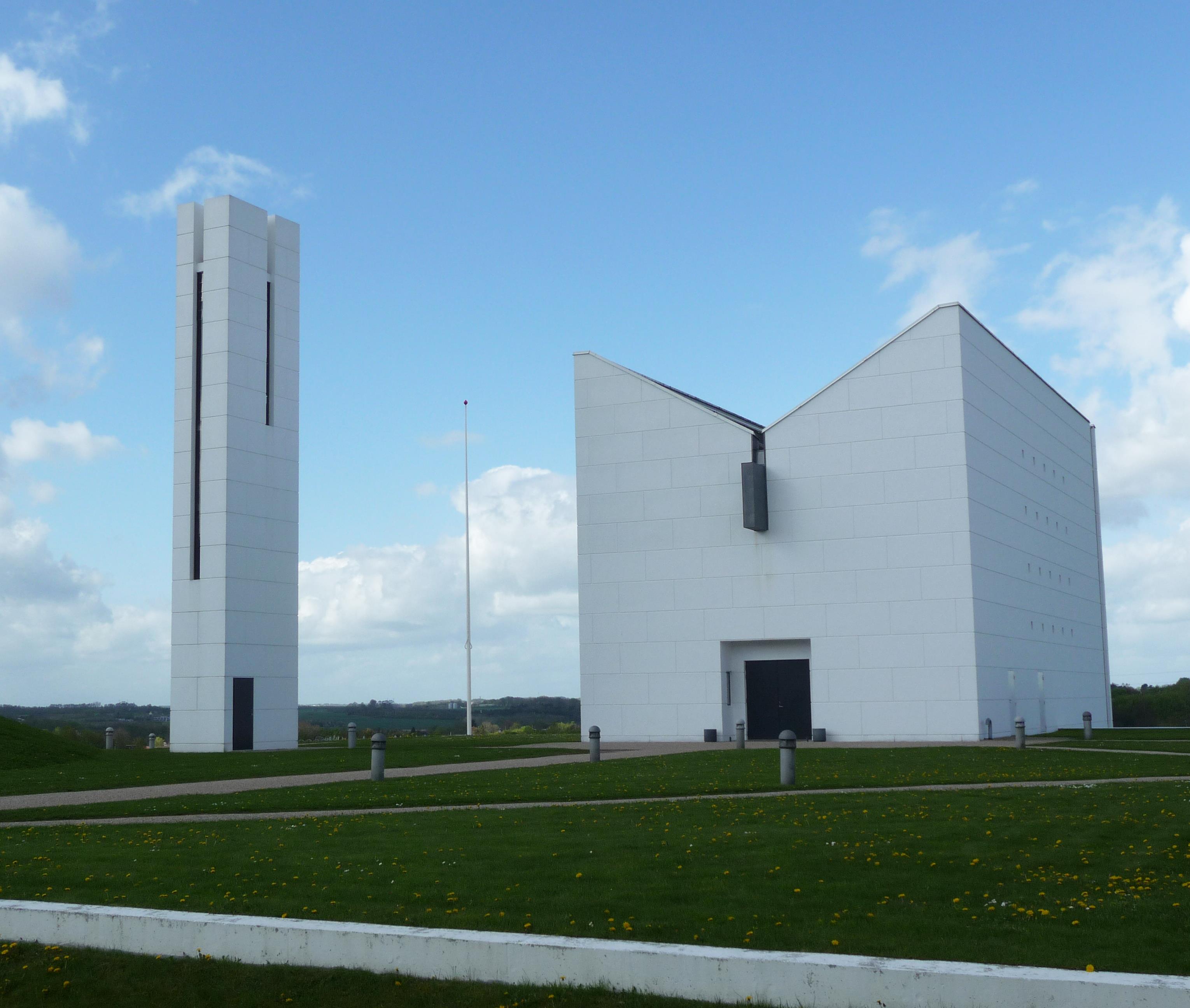 Enghøj Kirke og klokketårn