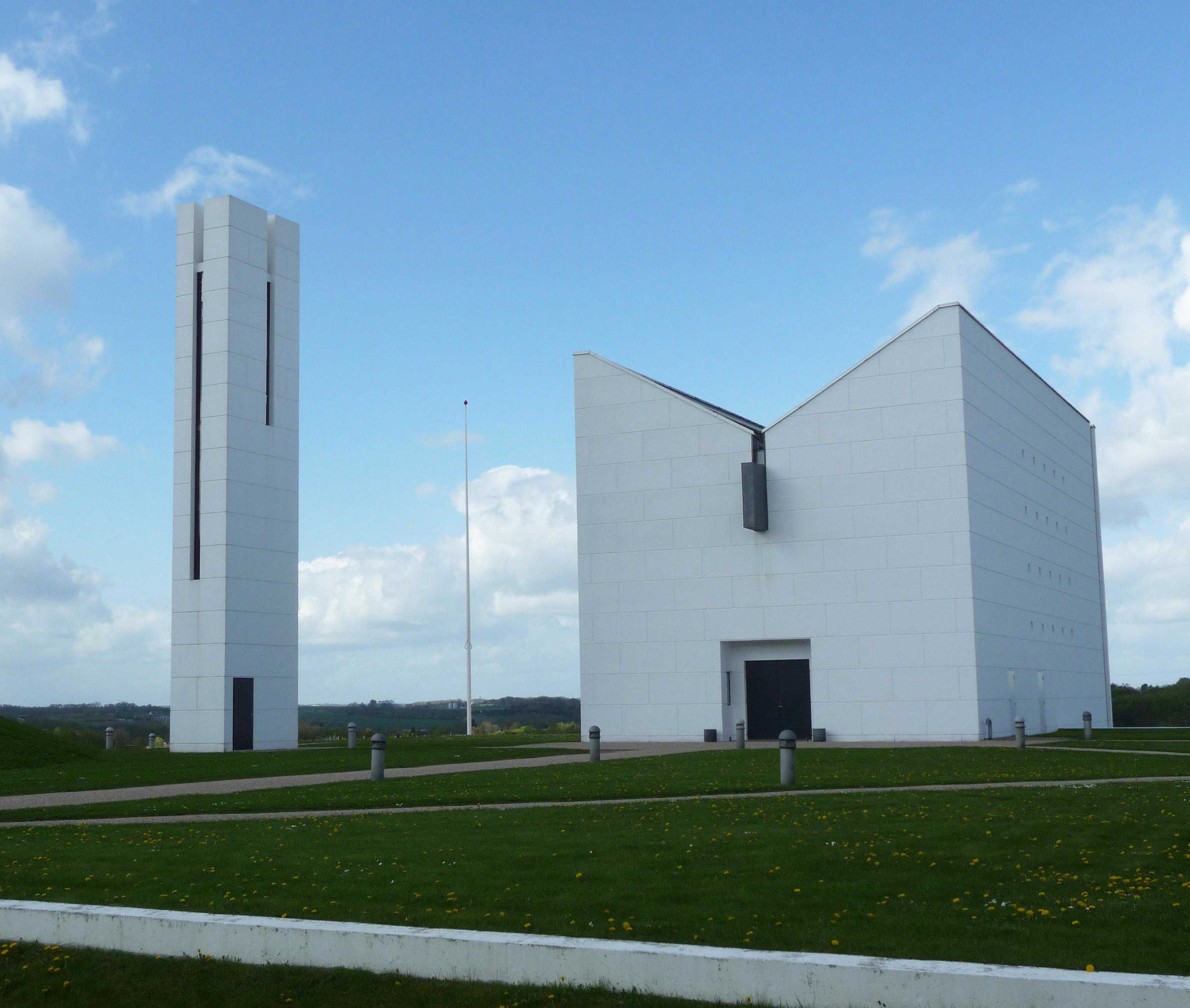 Enghøj Kirke og klokketårn
