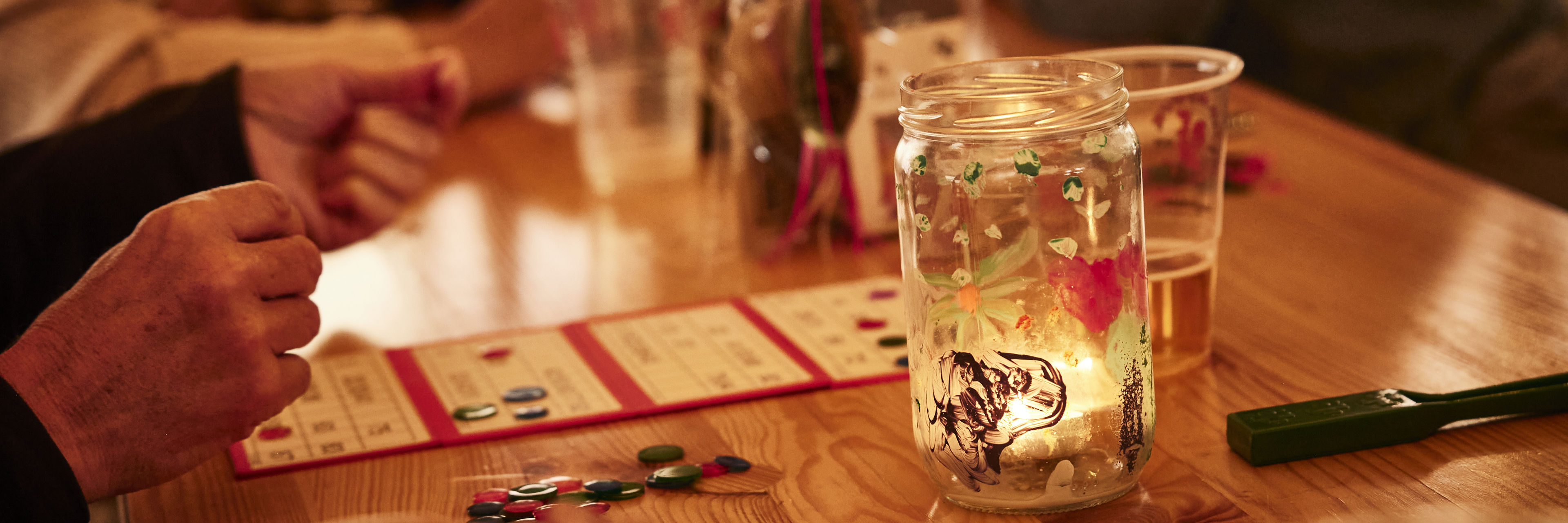 Der spilles banko ved langbord