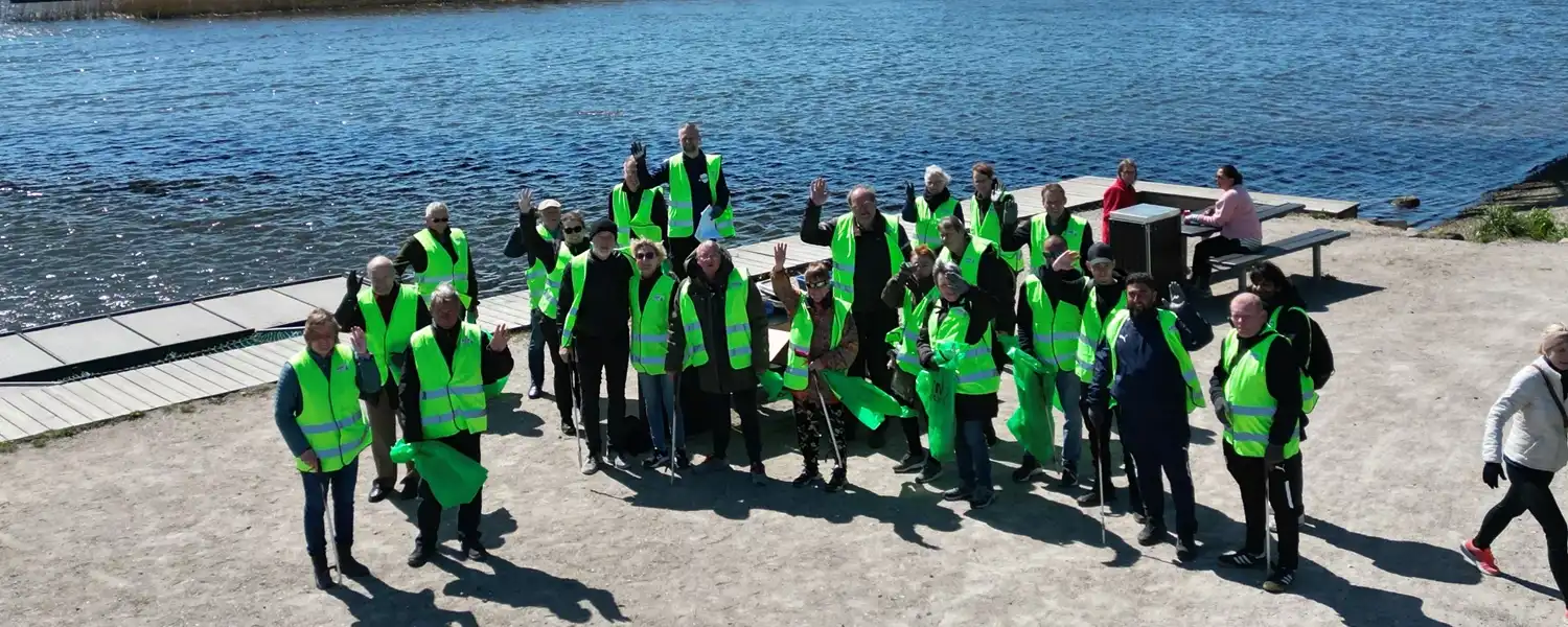SAM Foreningen foran Den Blå Bro den dag de samlede affald
