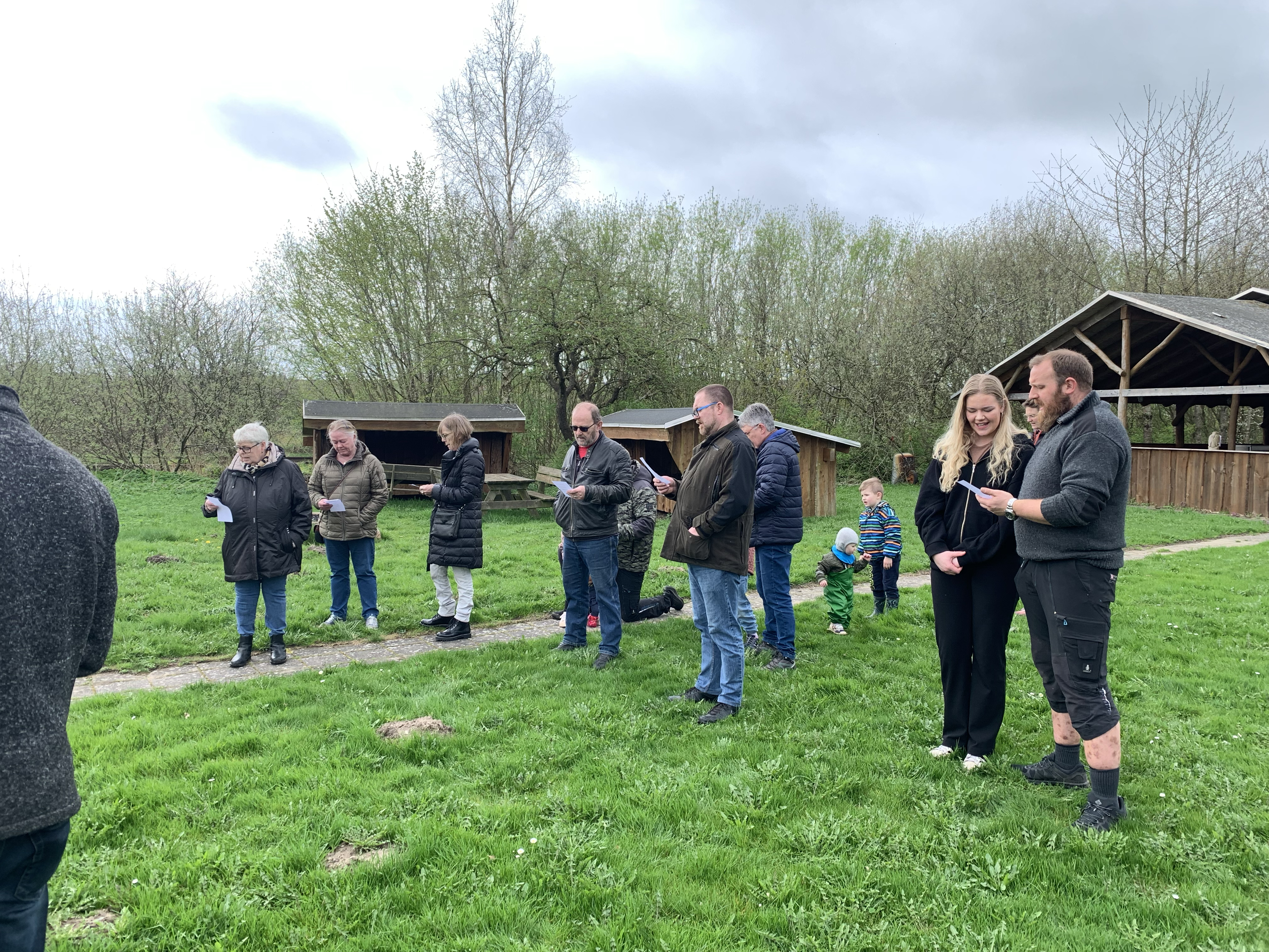 Fællessang i forbindelse med fejringen af borger nr. 100.000 i Uggelhuse