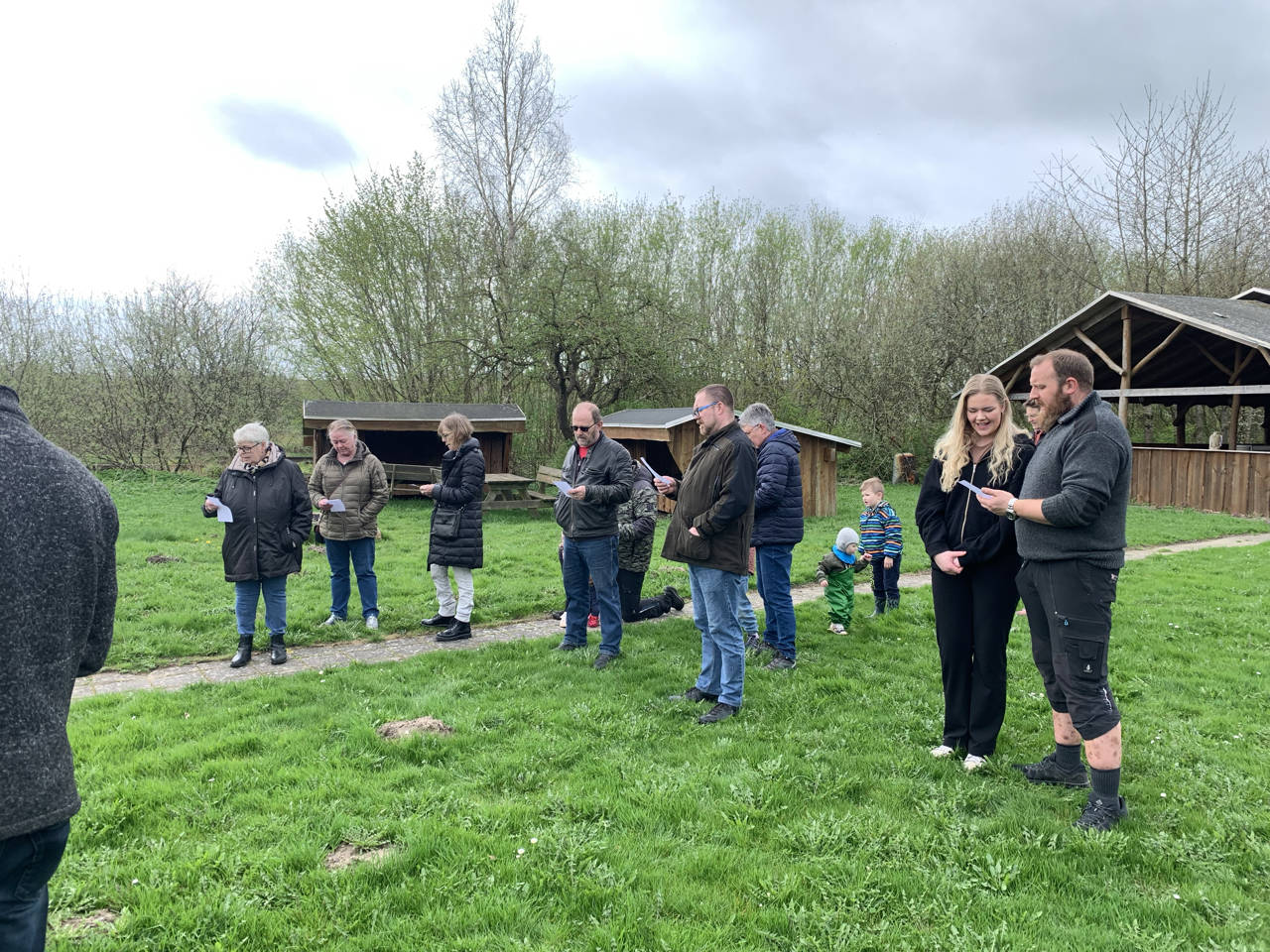 Fællessang i forbindelse med fejringen af borger nr. 100.000 i Uggelhuse