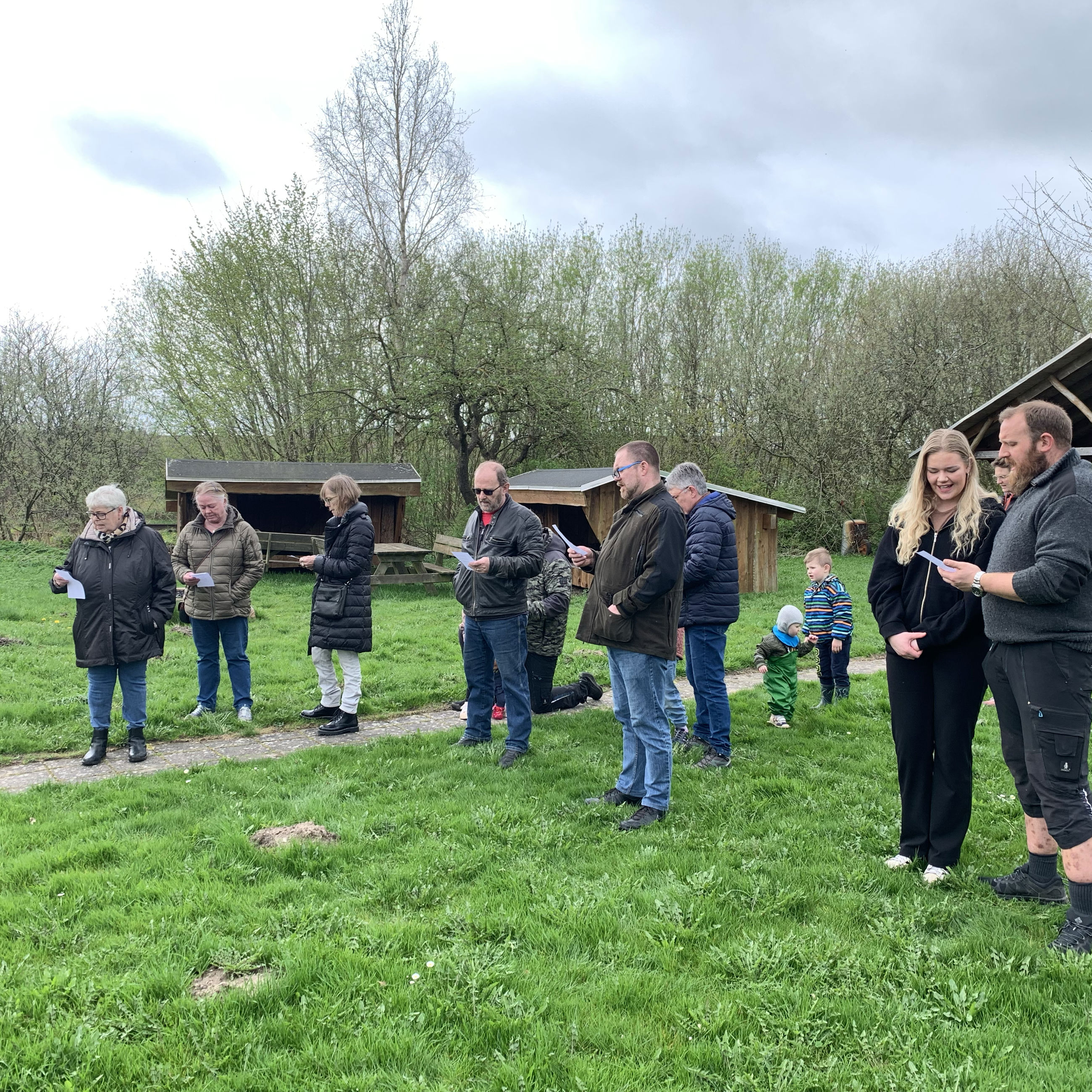 Fællessang i forbindelse med fejringen af borger nr. 100.000 i Uggelhuse