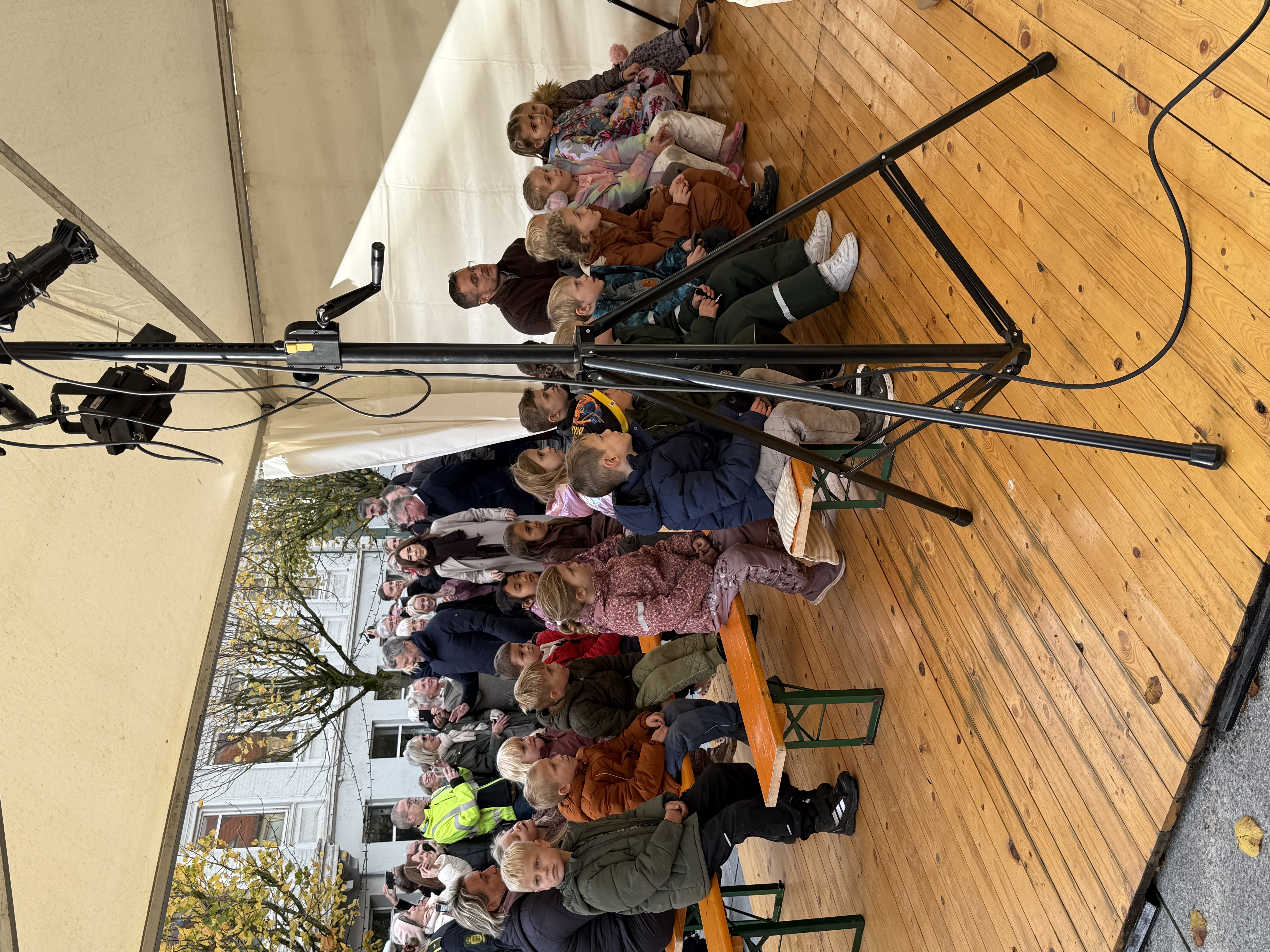 Kongeparret ser teater på Østervold