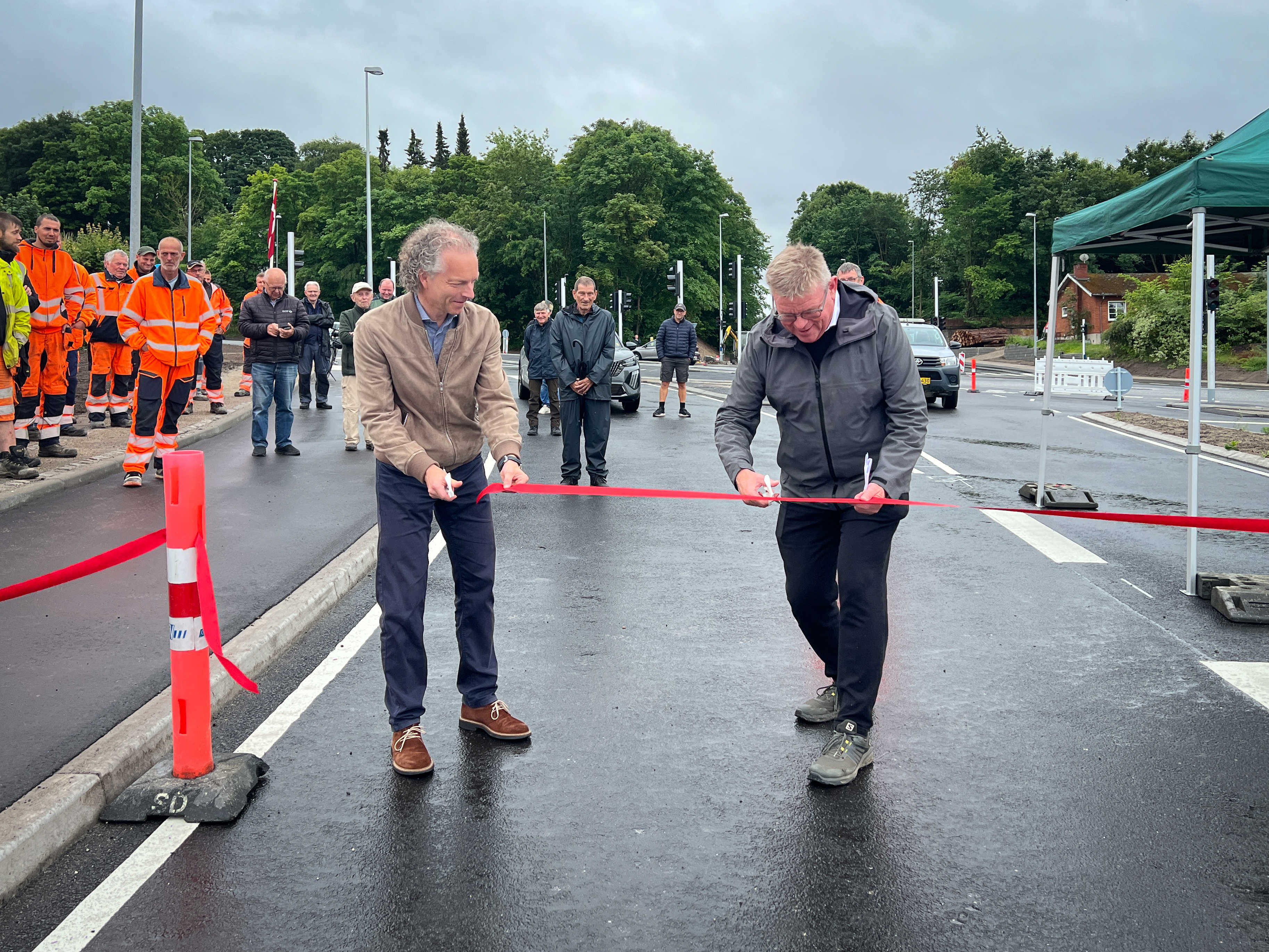 Borgmester Torben Hansen klippede den røde snor sammen med Daniel Madié, der er formand for havnebestyrelsen