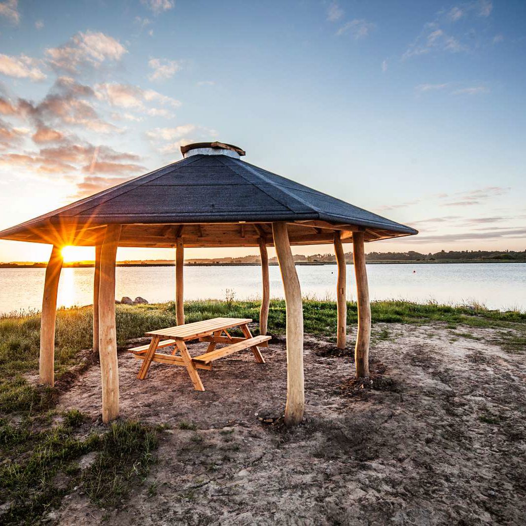 Pavillon i træ med bordbænke-sæt