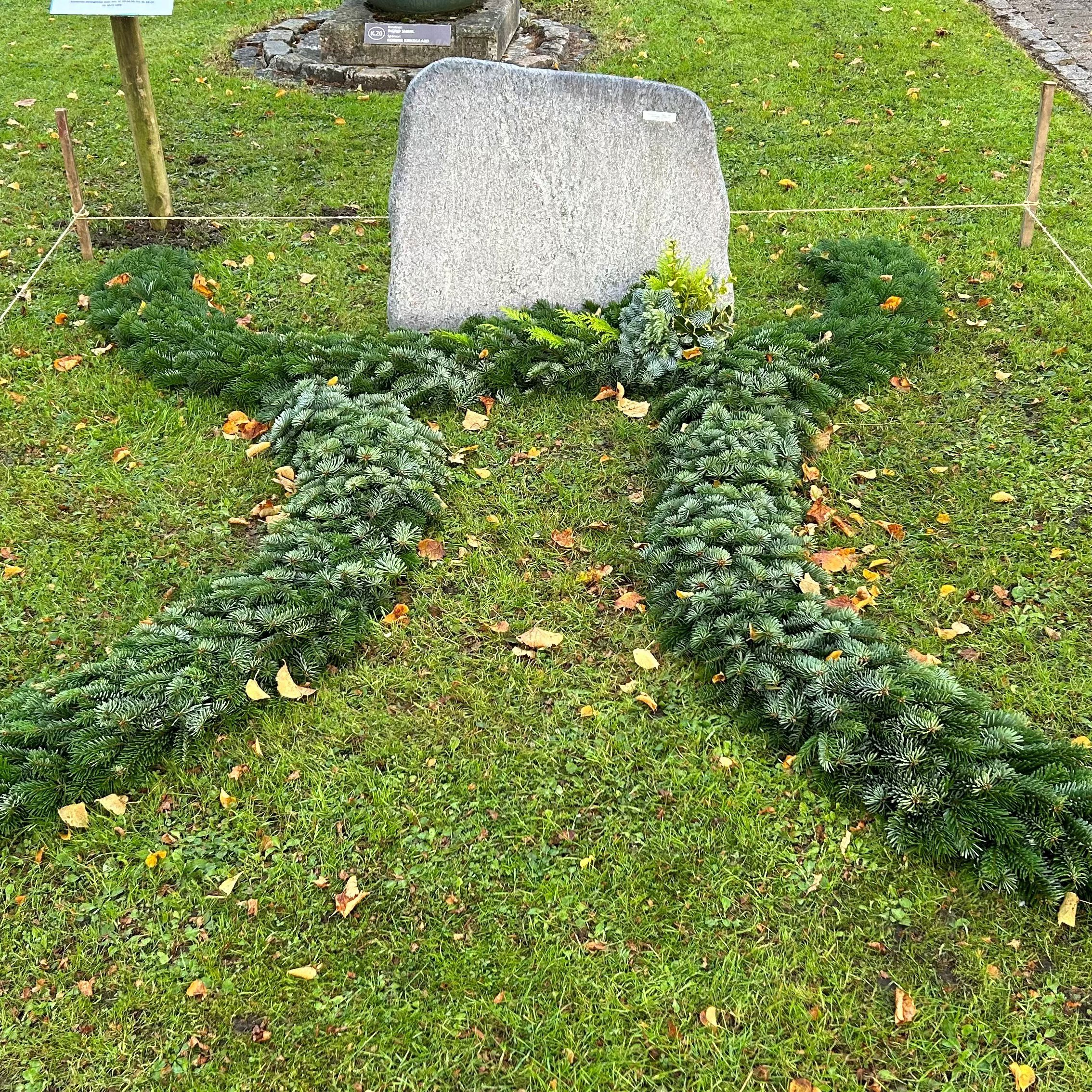 Udsmykning af traditionelt kistegravested