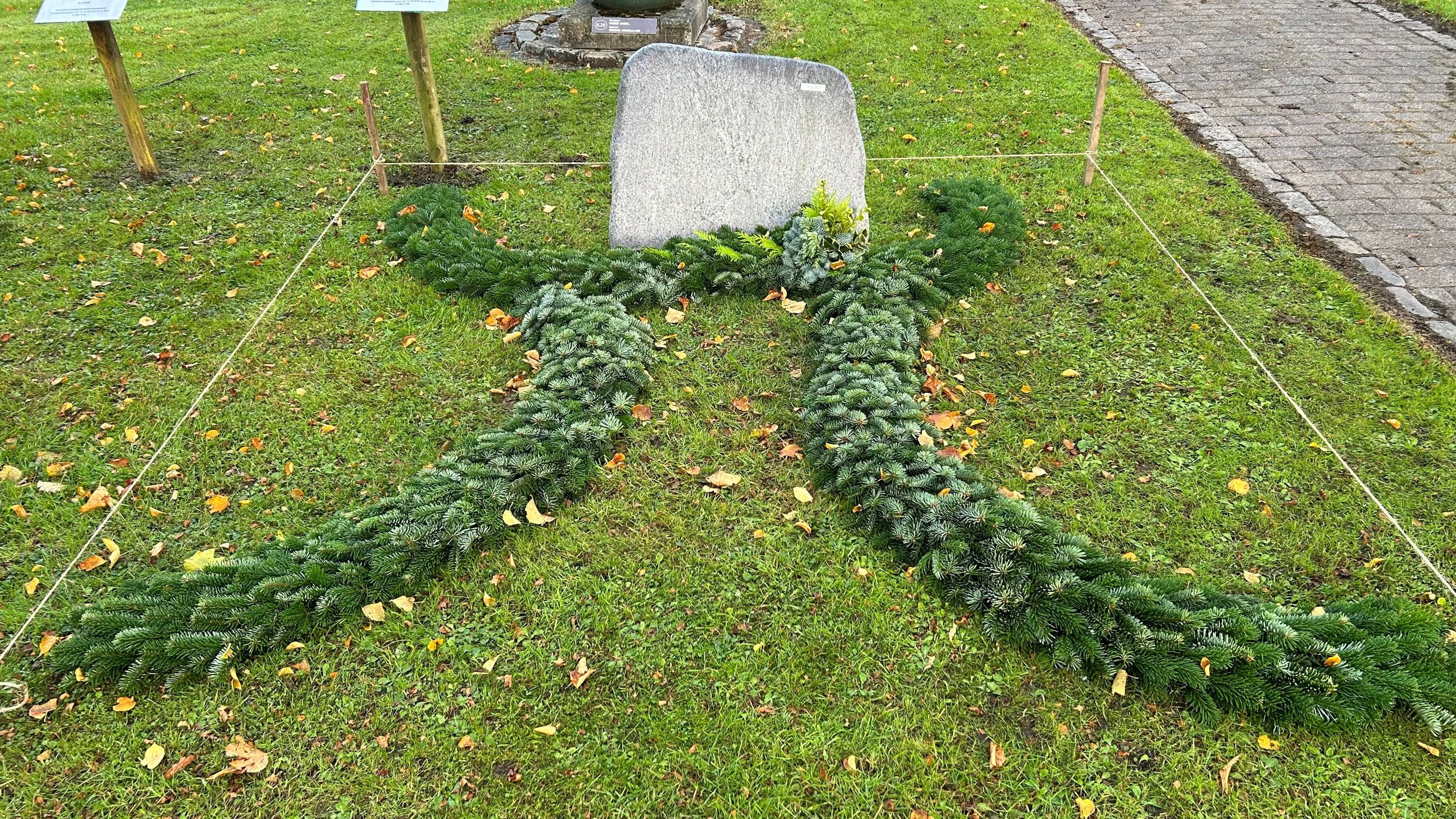 Udsmykning af traditionelt kistegravested