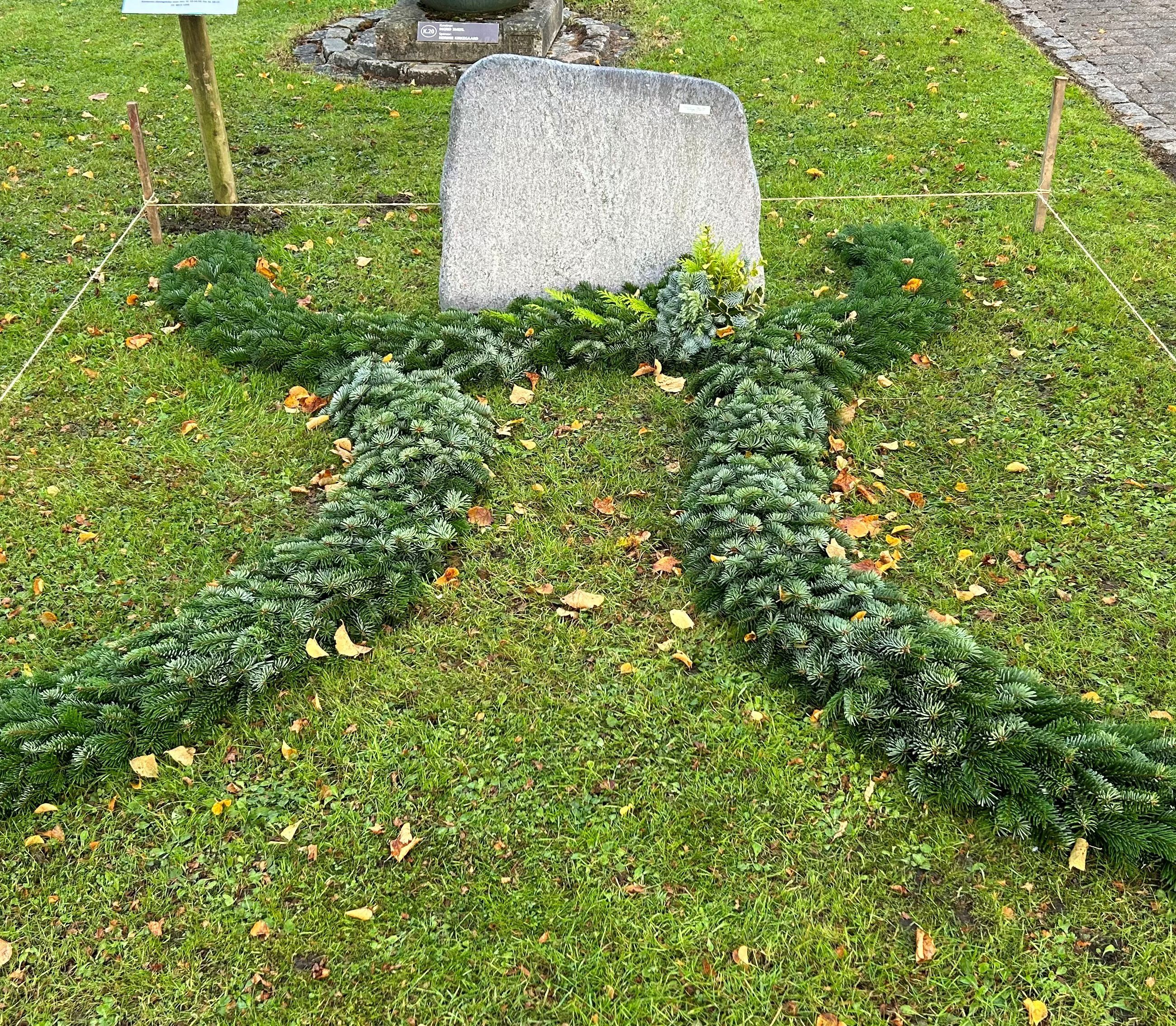 Udsmykning af traditionelt kistegravested