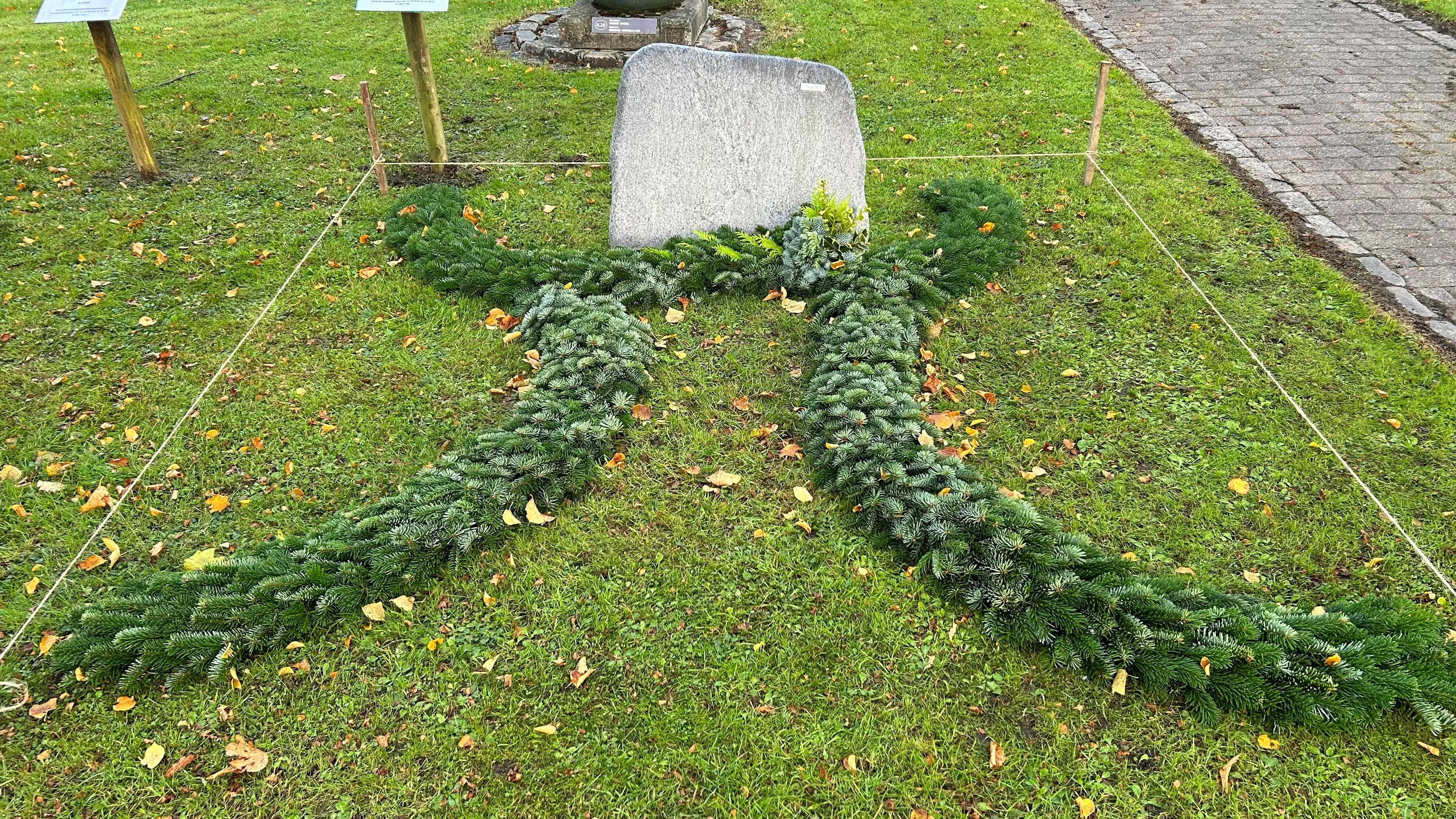 Udsmykning af traditionelt kistegravested