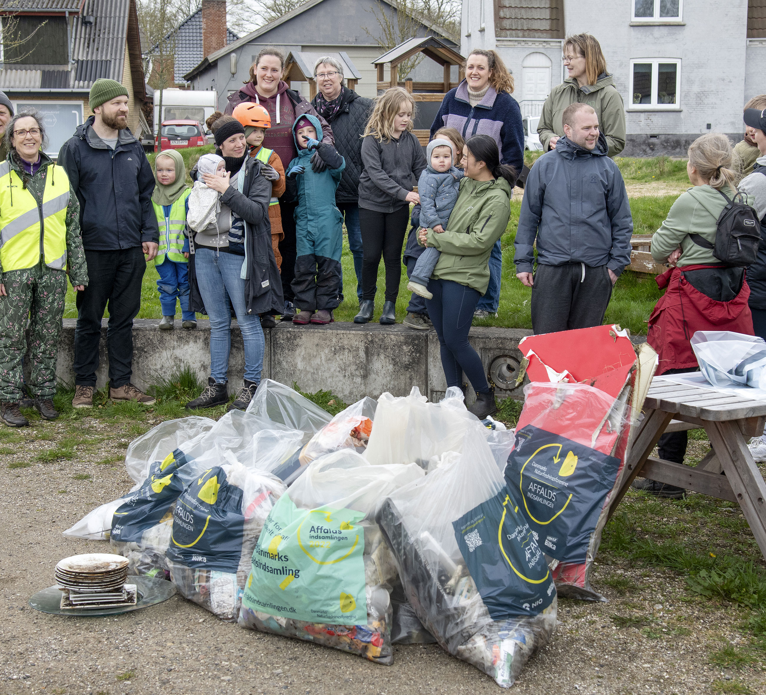 Affaldsindsamling i forbindelse med fejringen af borger nr. 100.000 i Fårup