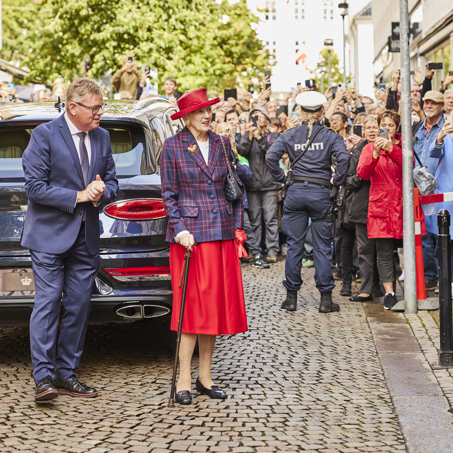 Dronningen på vej til Hotel Randers