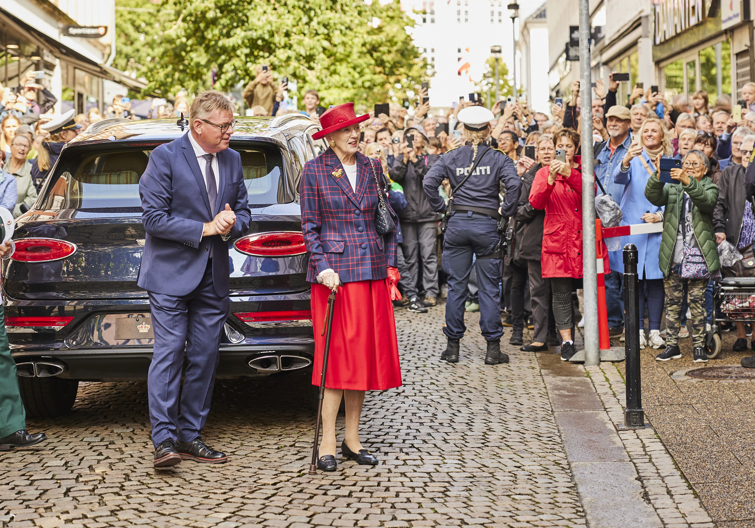 Dronningen på vej til Hotel Randers