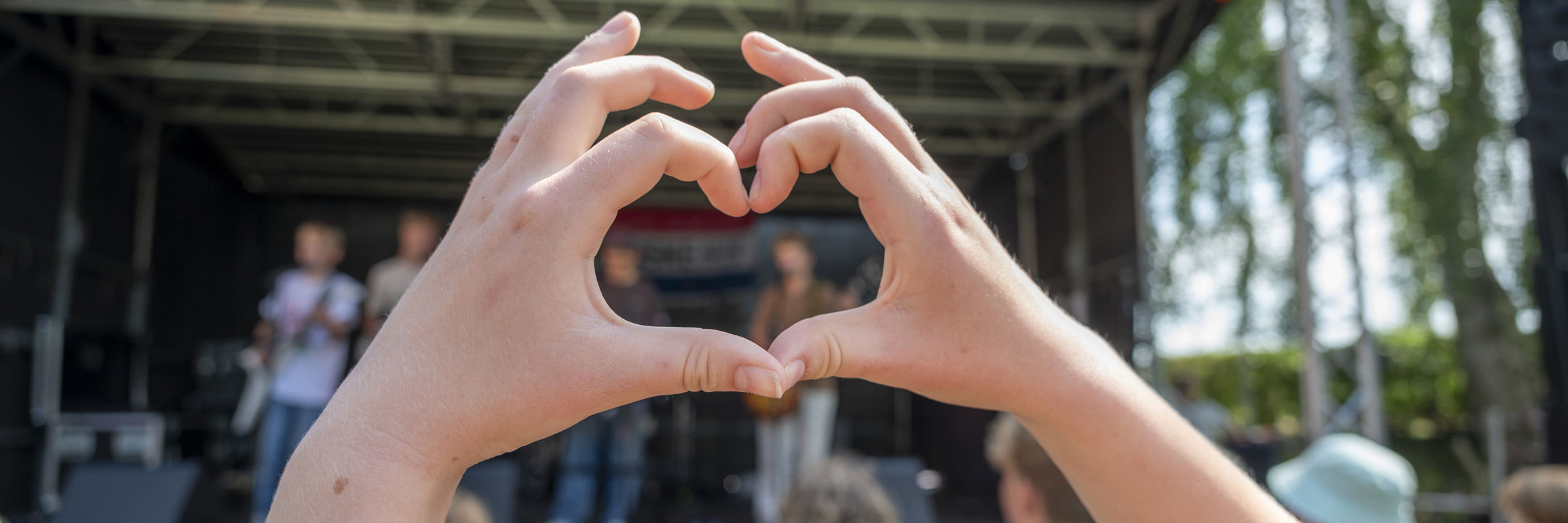Hjerte med hænderne