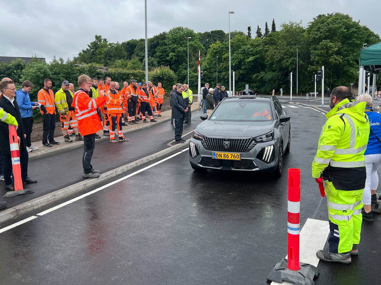 Bil kører på nyåbnet Ny Havnevej