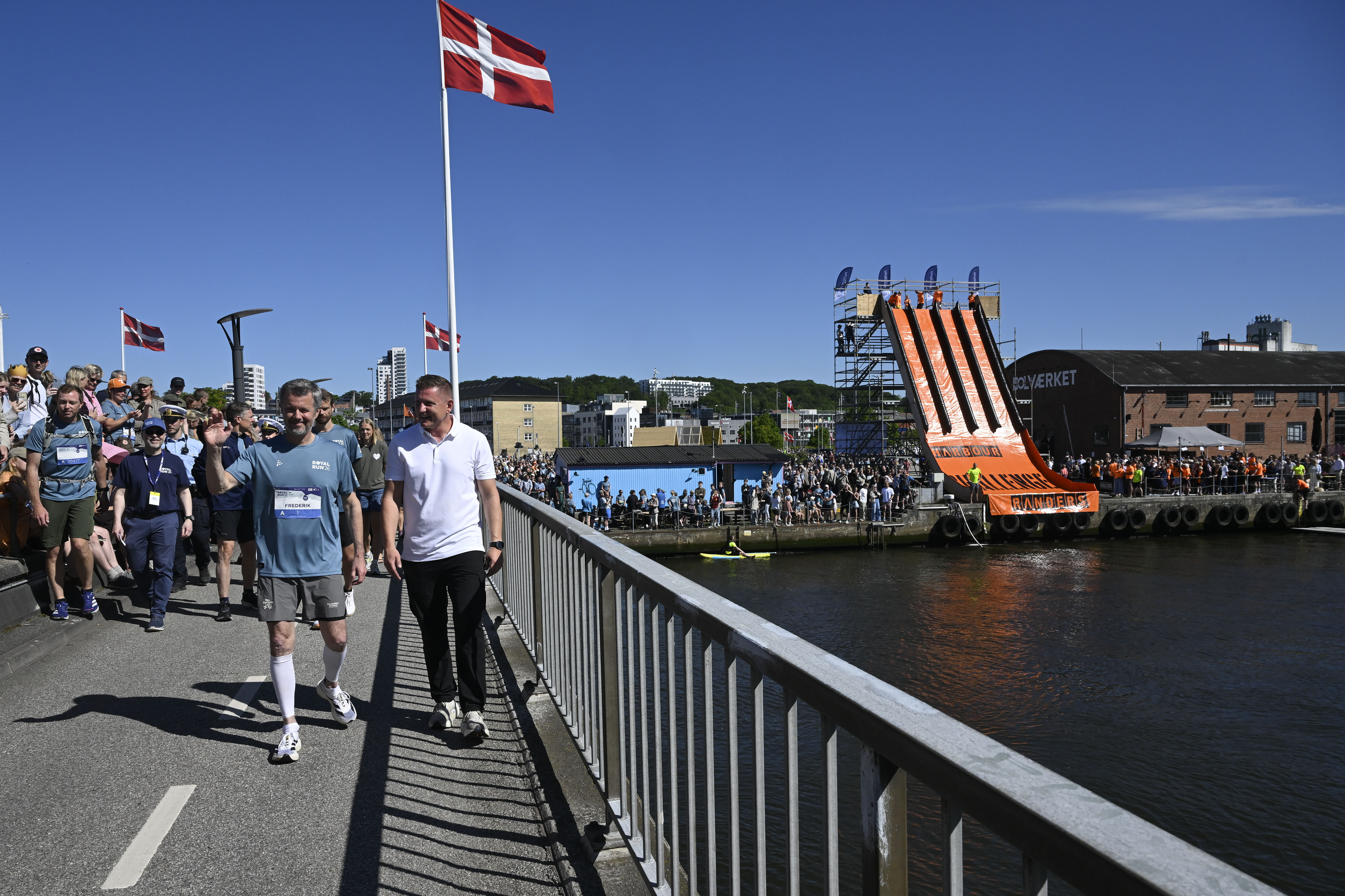 Tommy Bach fra Harbour Challenge Randers følges med Kongen