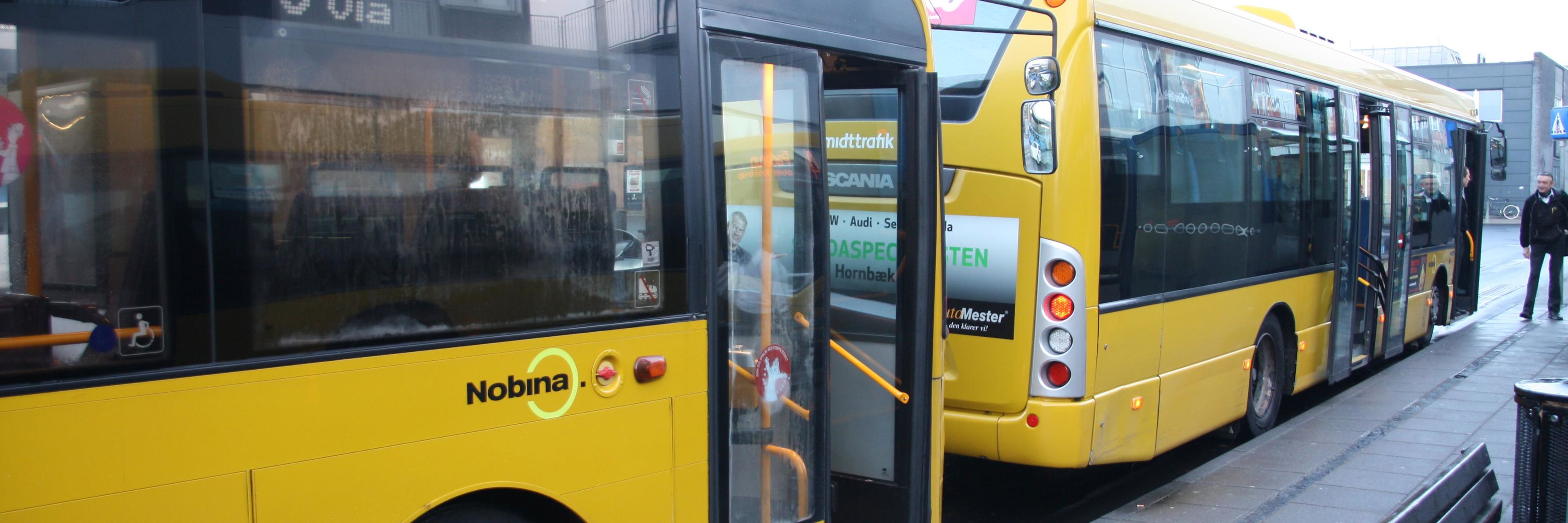 Gule lokalbusser i Randers Kommune.