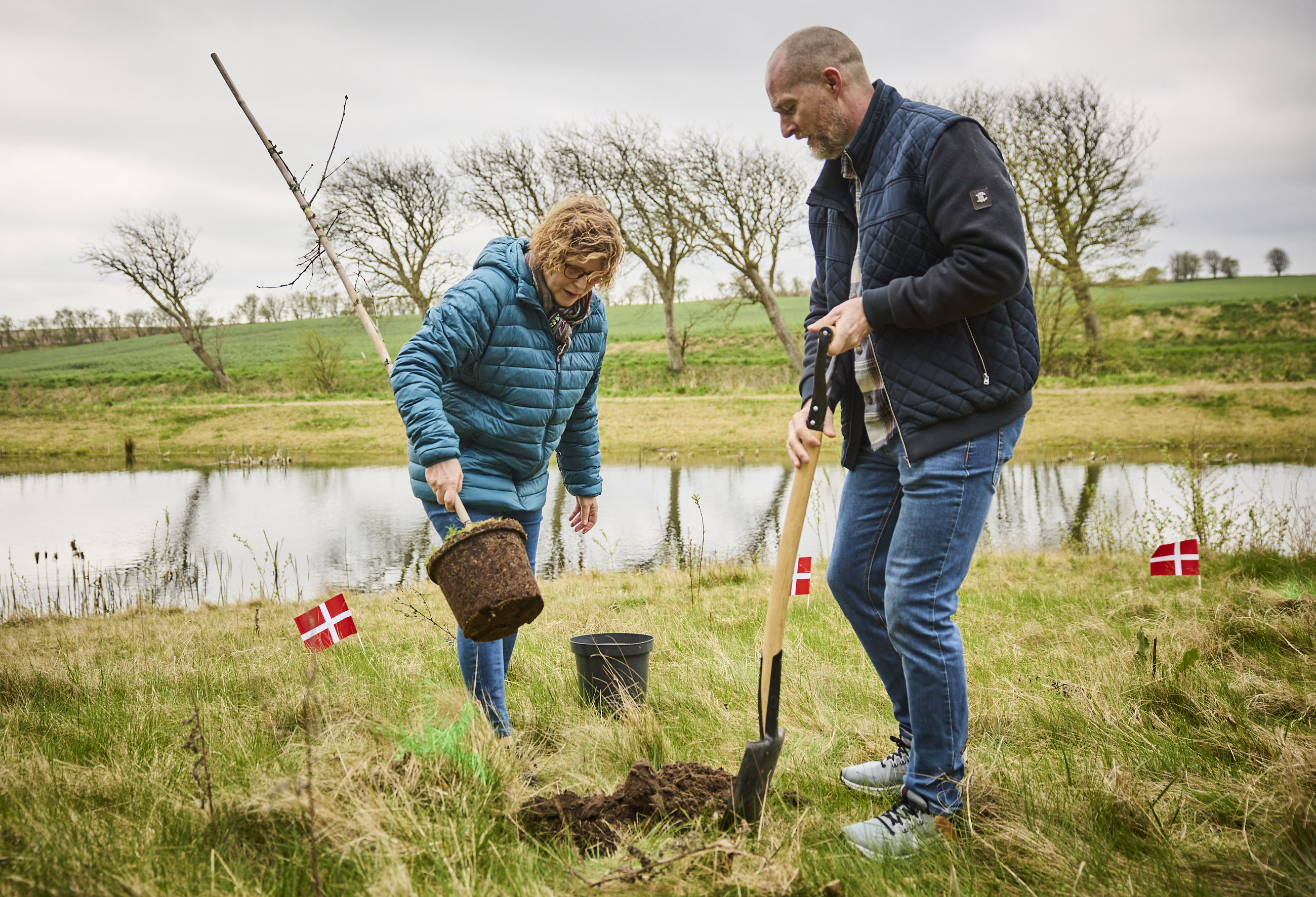 Plantning af træer i forbindelse med fejringen af borger nr. 100.000 i Øster Tørslev