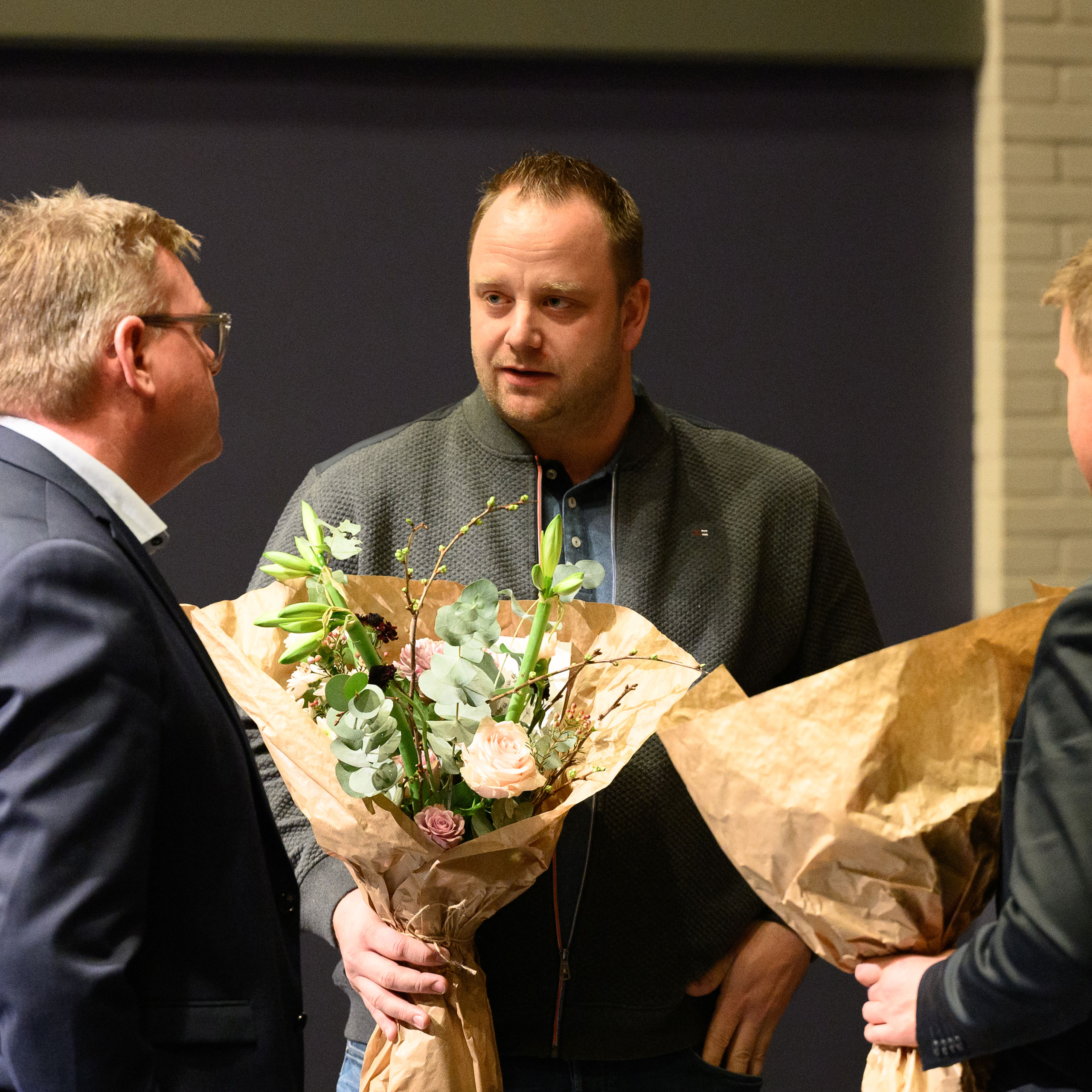 Borgmester Torben Hansen i samtale med indehaver og adm. direktør for A. E. Maskiner ApS