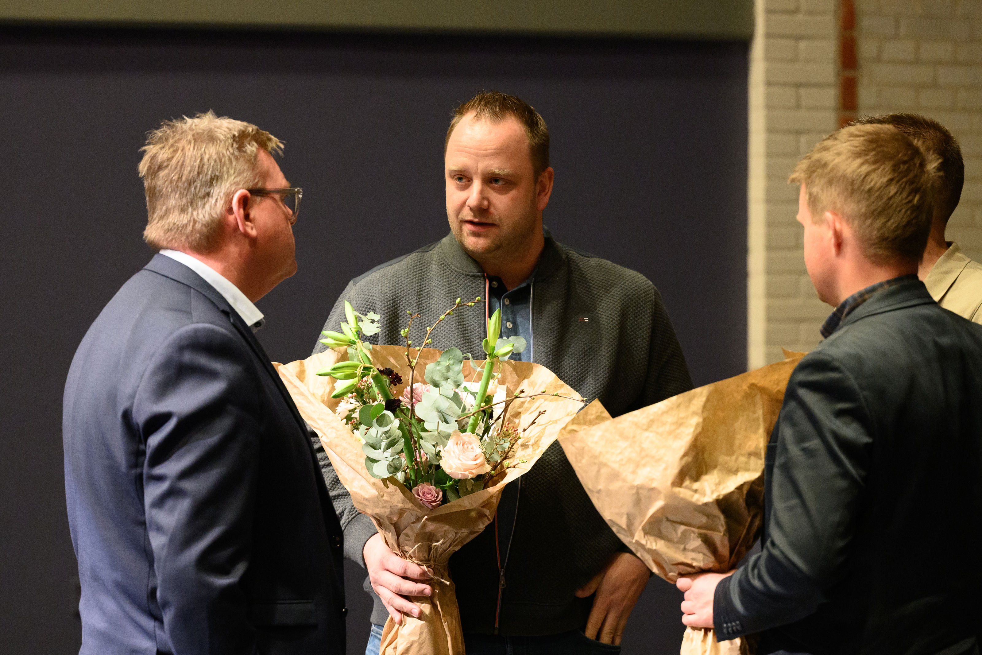 Borgmester Torben Hansen i samtale med indehaver og adm. direktør for A. E. Maskiner ApS