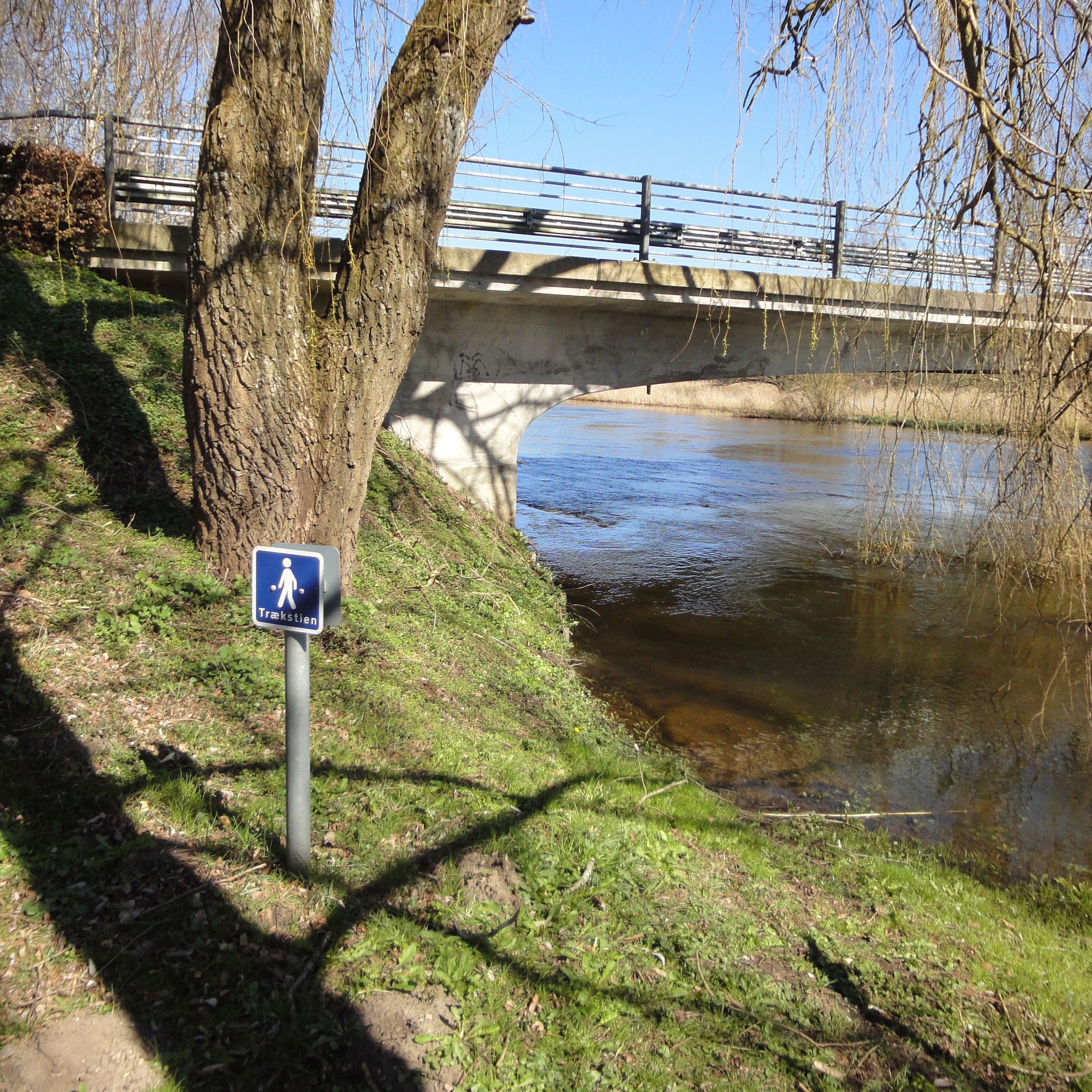 I pramdragernes spor - bro