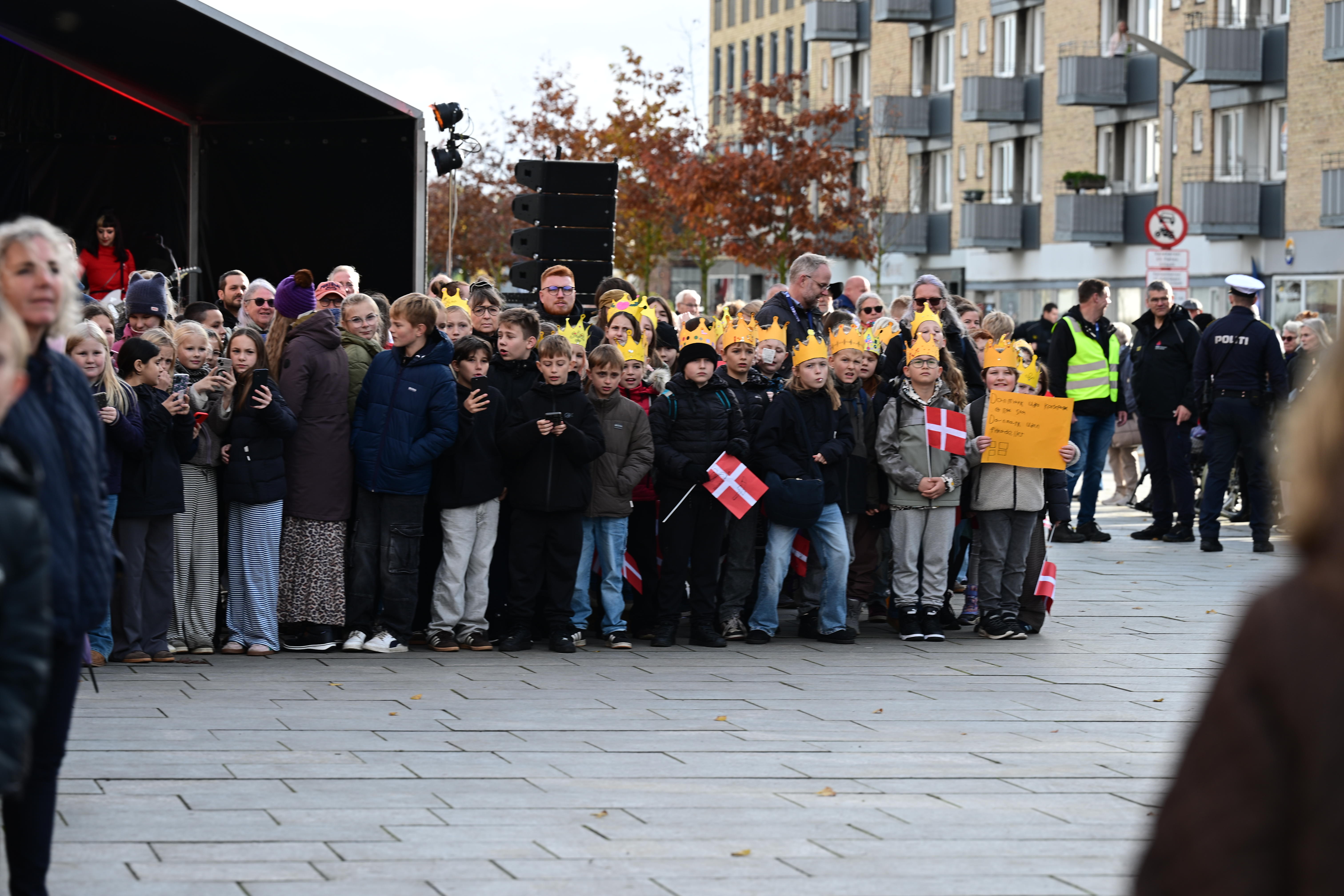 Børn lytter til musik på Østervold